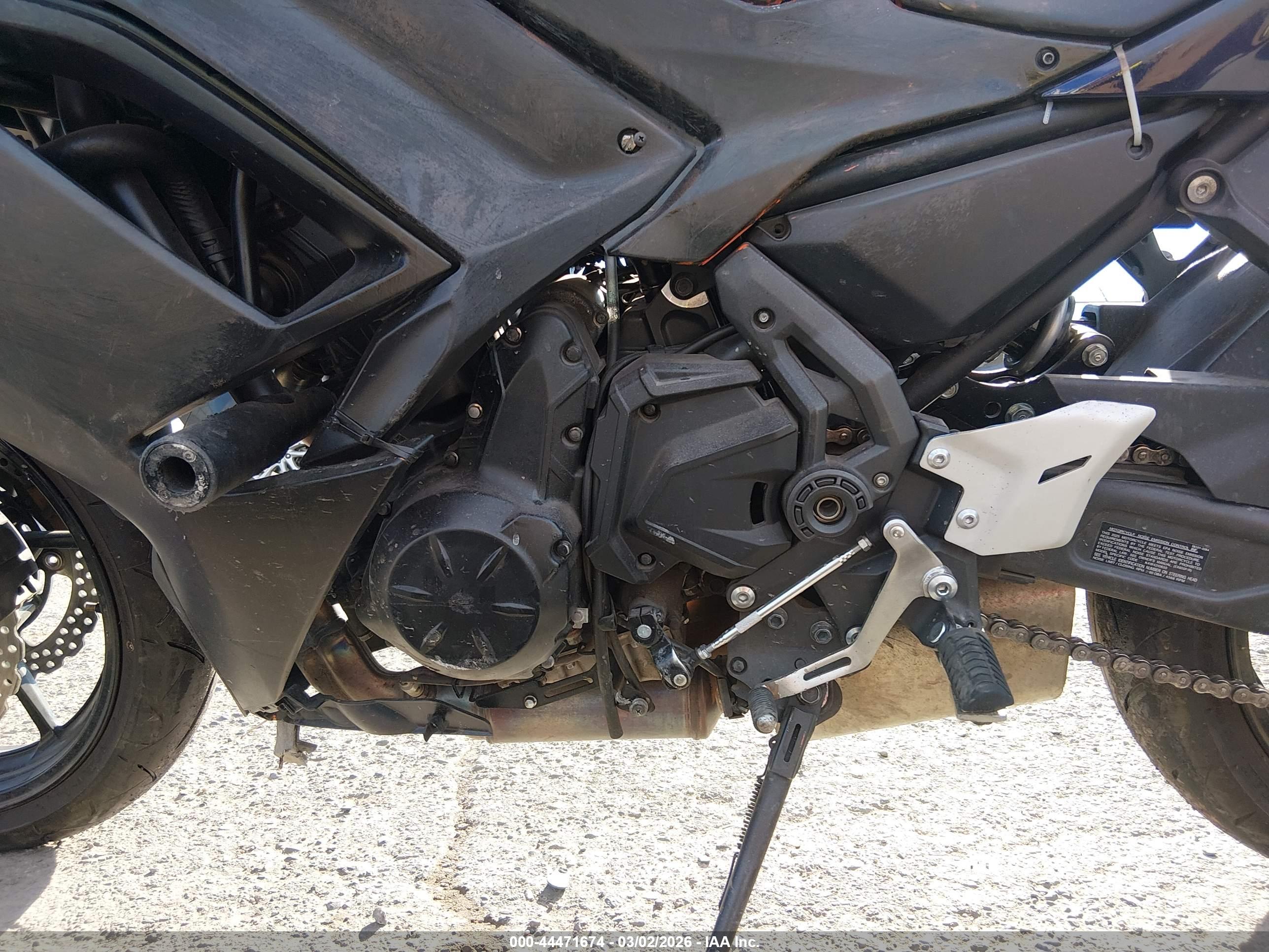 KAWASAKI EX650 image 9