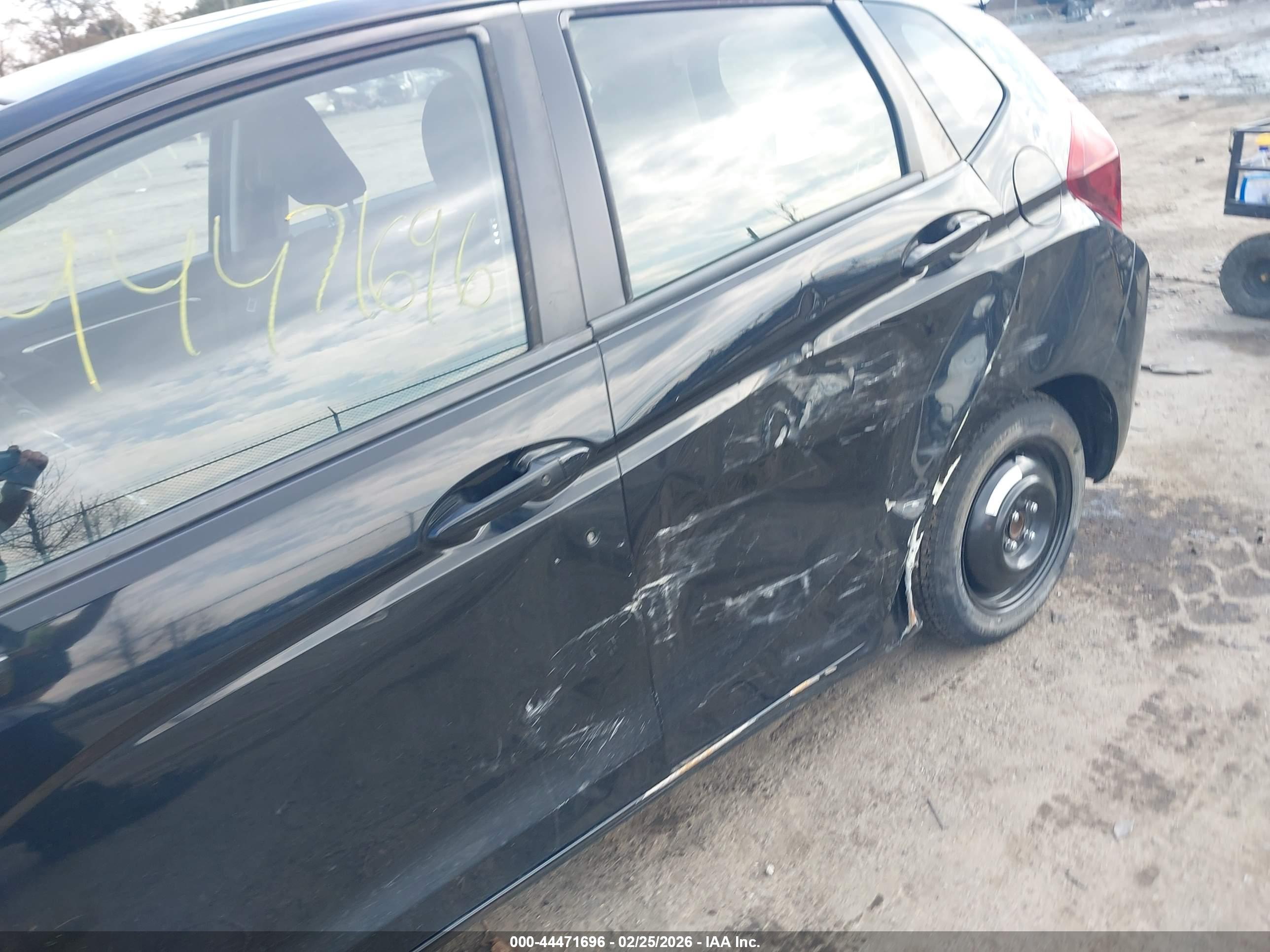HONDA FIT image 6