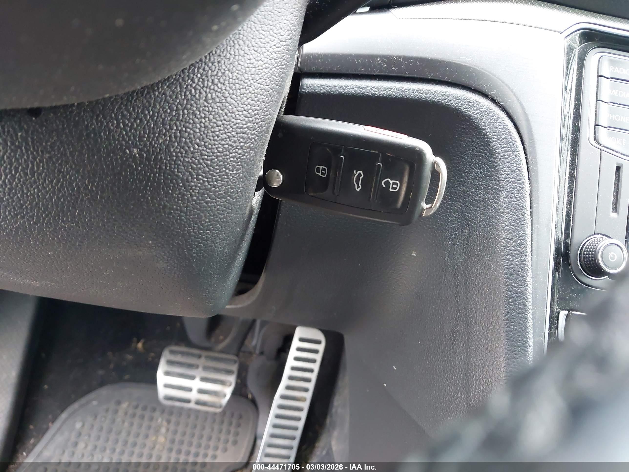 VOLKSWAGEN PASSAT image 11