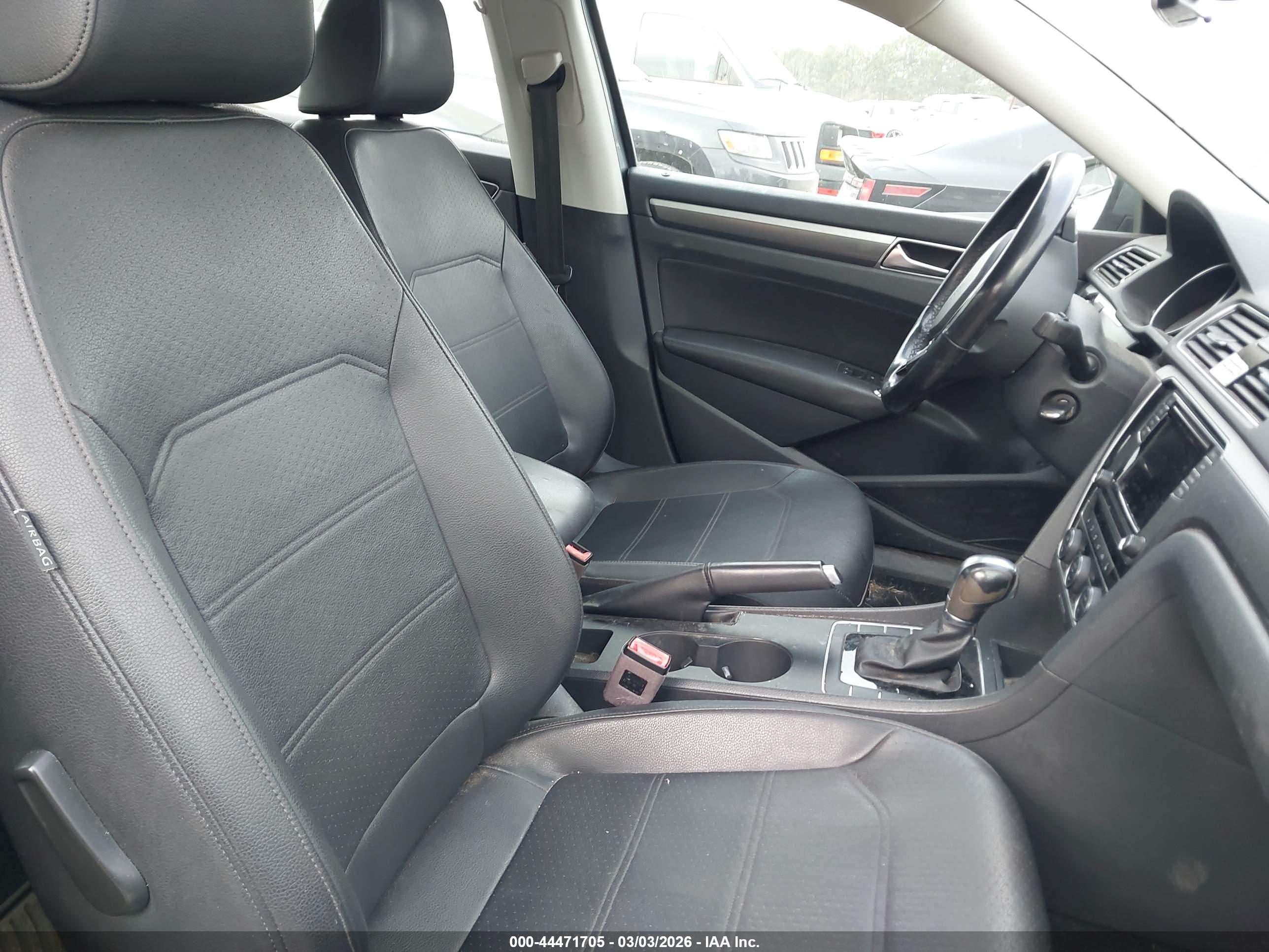 VOLKSWAGEN PASSAT image 5