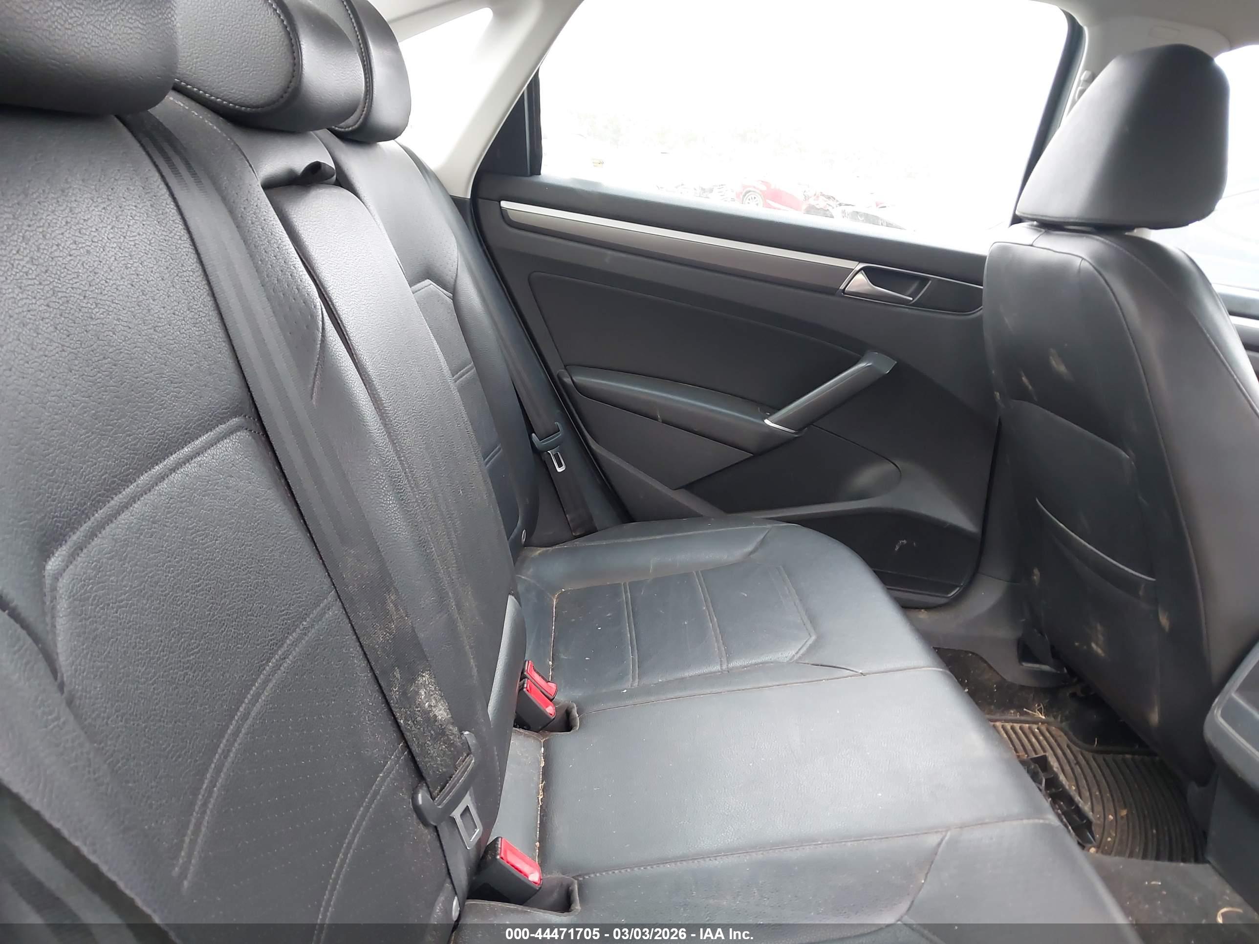 VOLKSWAGEN PASSAT image 8