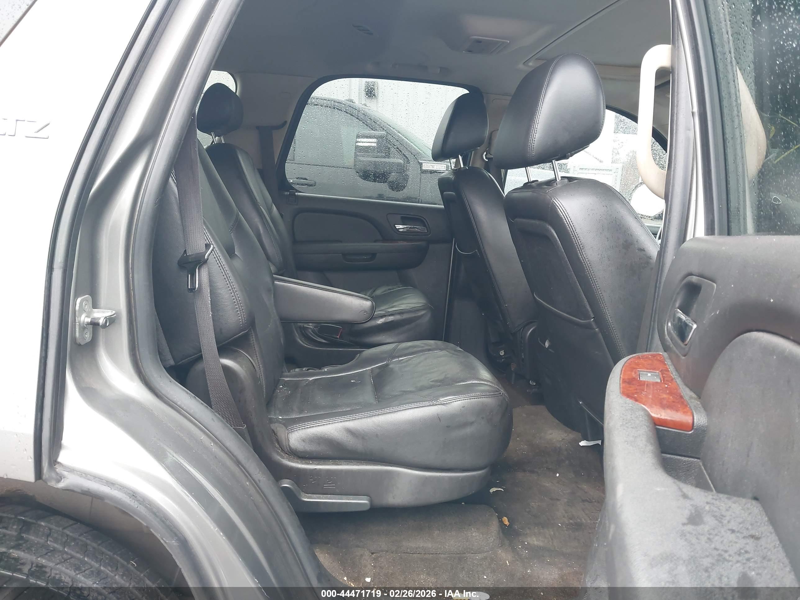 CHEVROLET TAHOE image 8