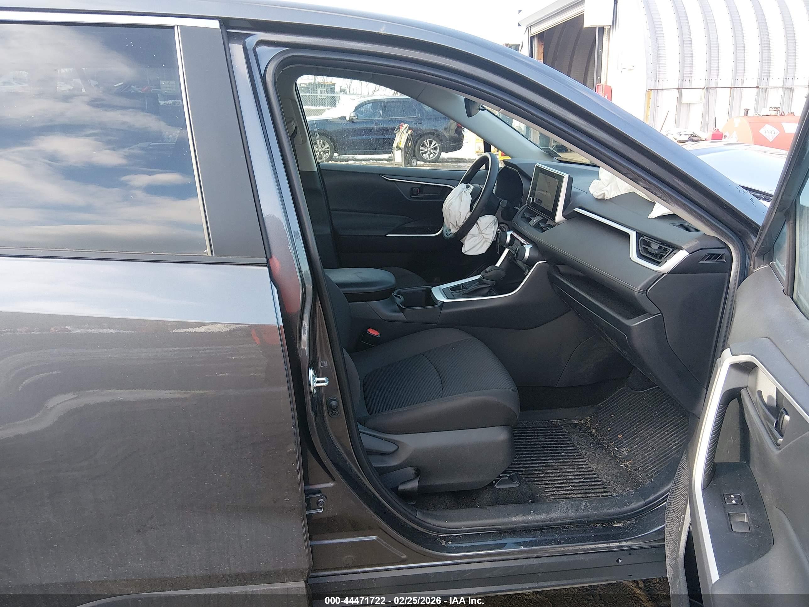 TOYOTA RAV4 image 5