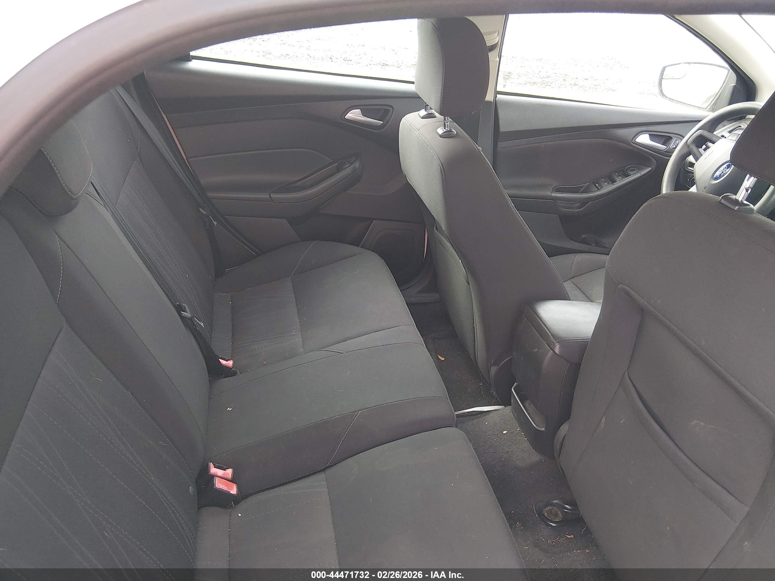 FORD FOCUS image 8