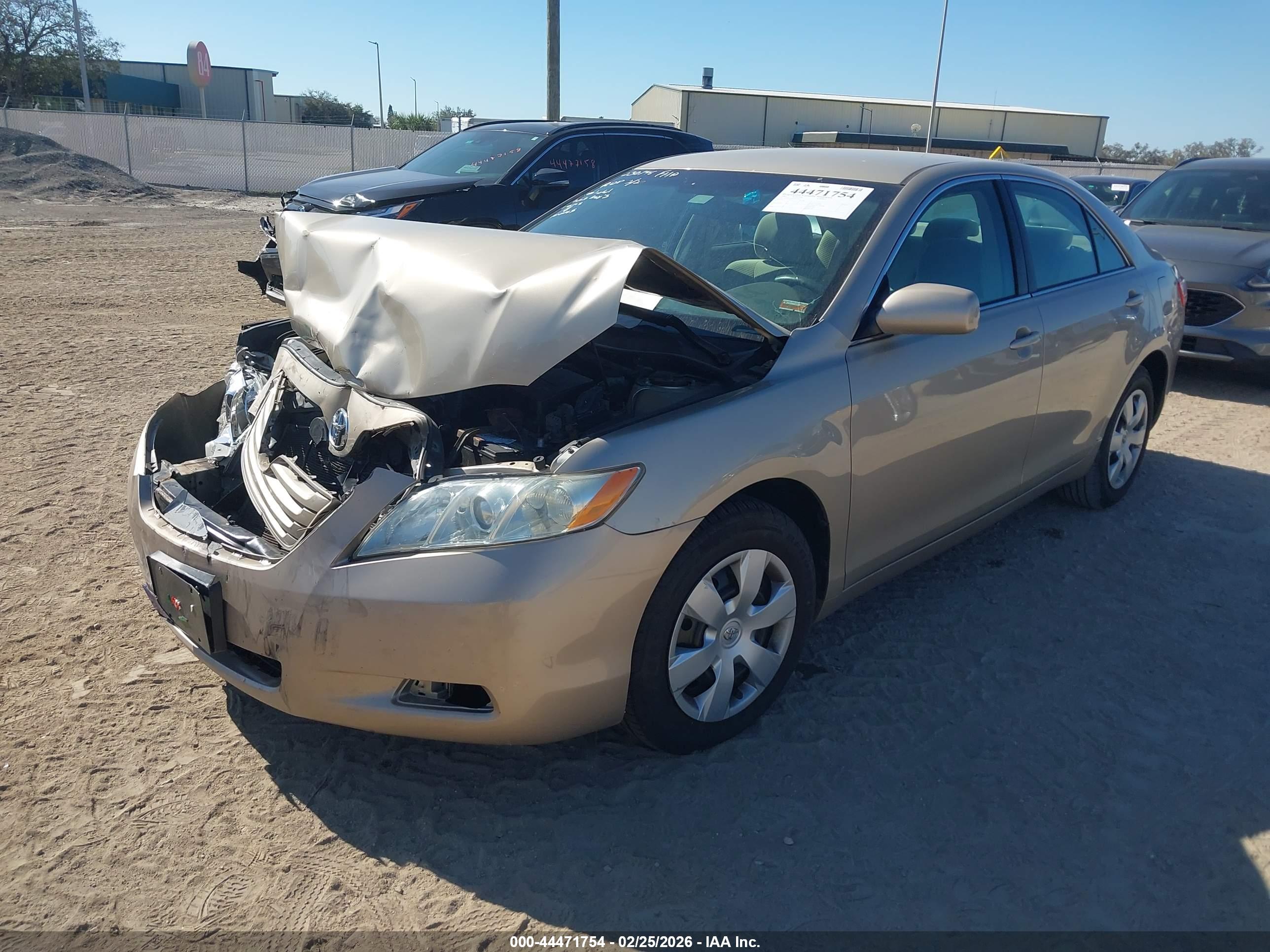 TOYOTA CAMRY image 2