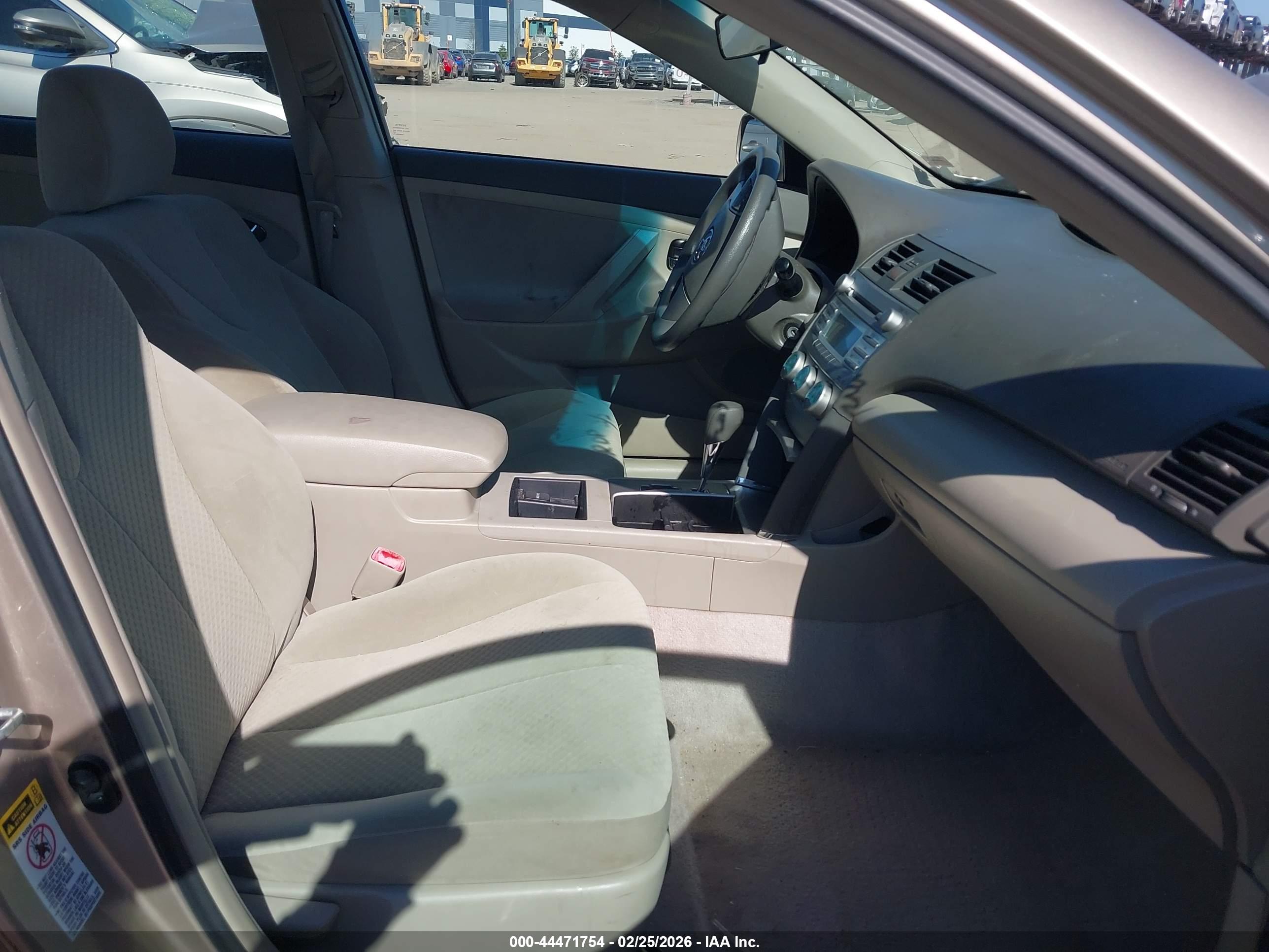 TOYOTA CAMRY image 5