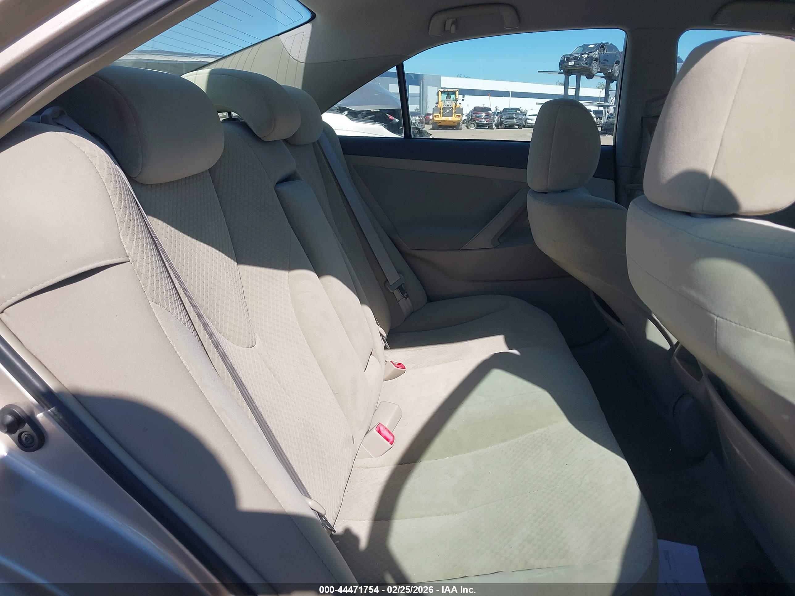 TOYOTA CAMRY image 8