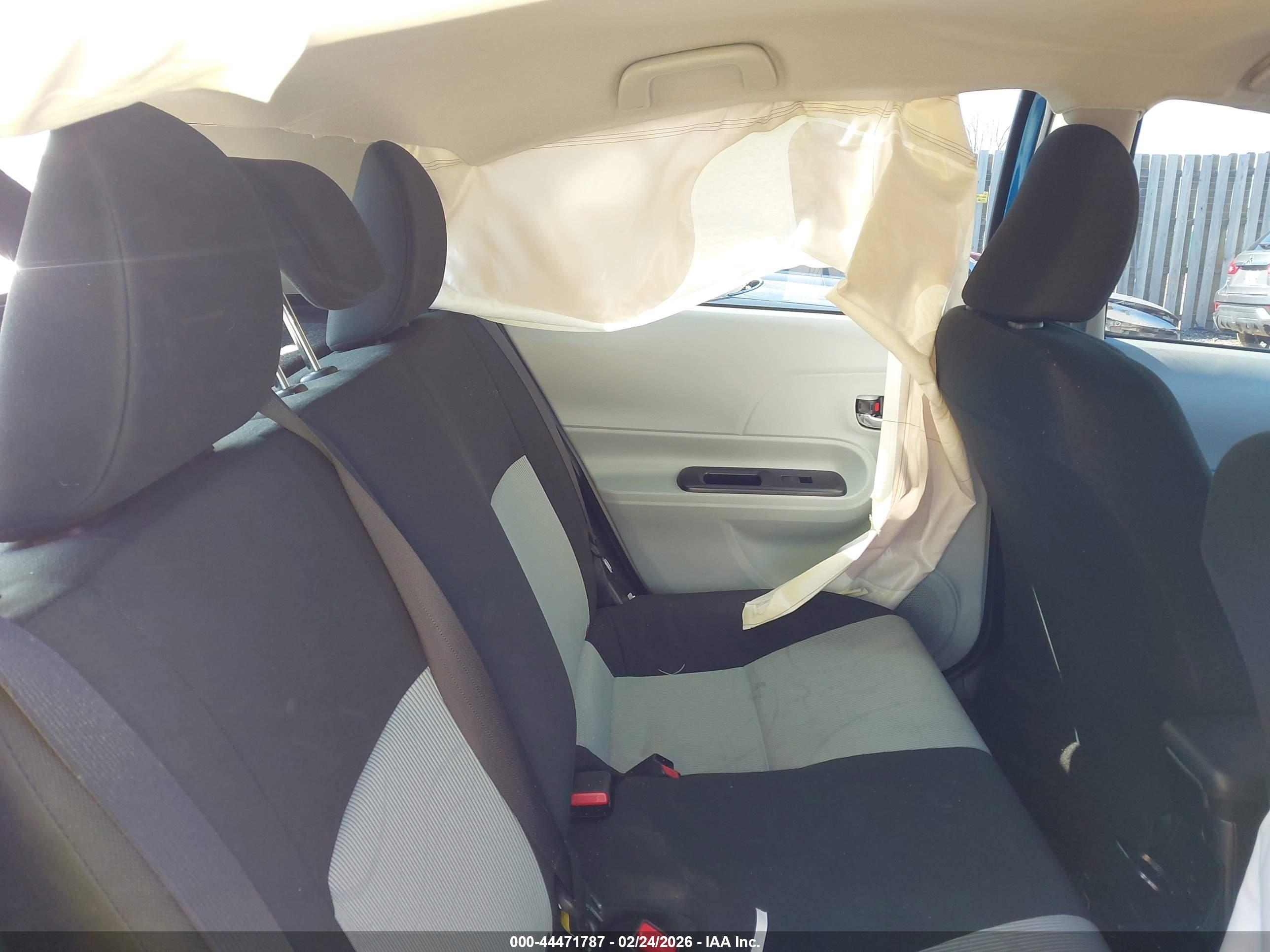 TOYOTA PRIUS image 8