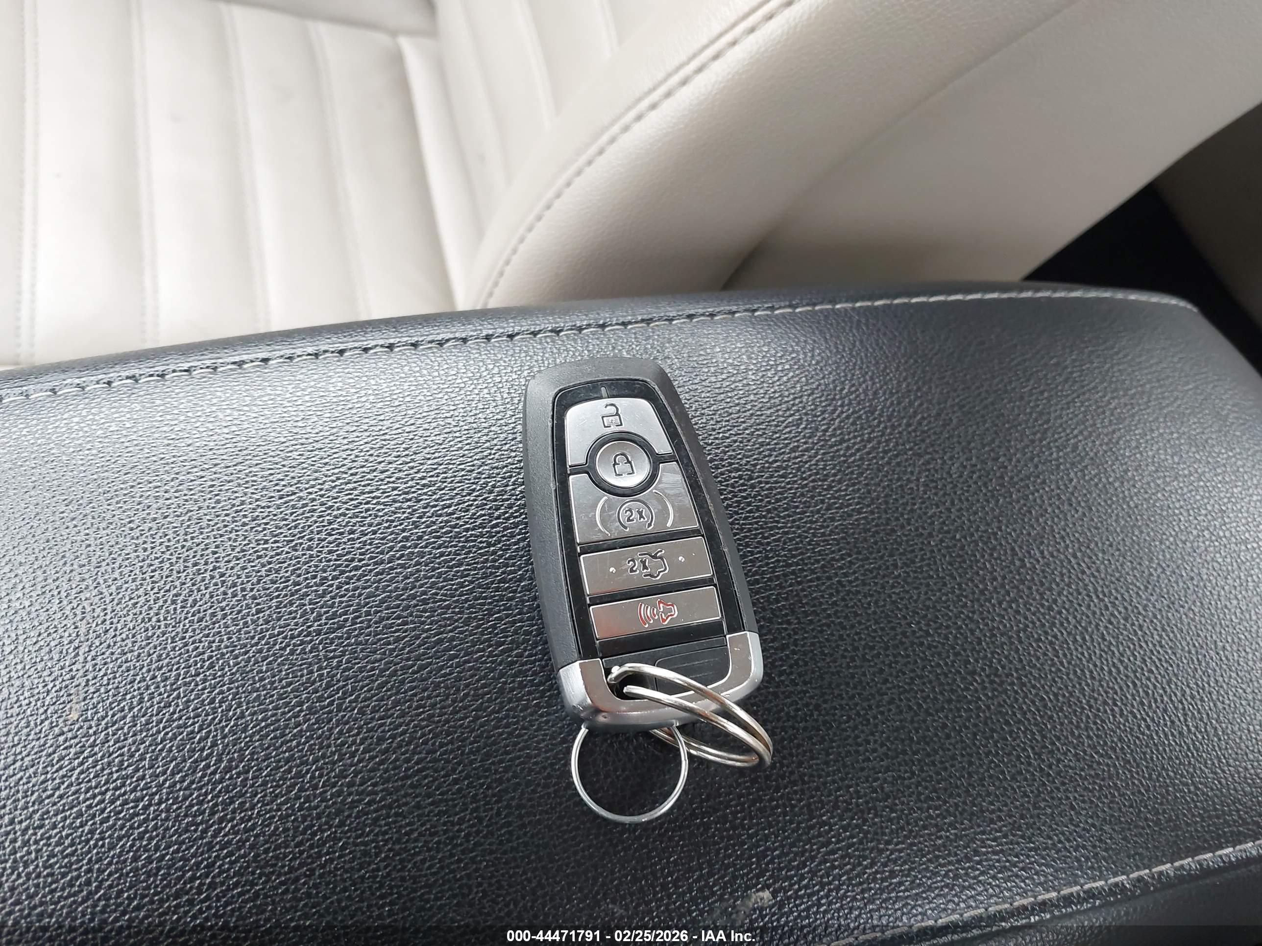 FORD FUSION image 11