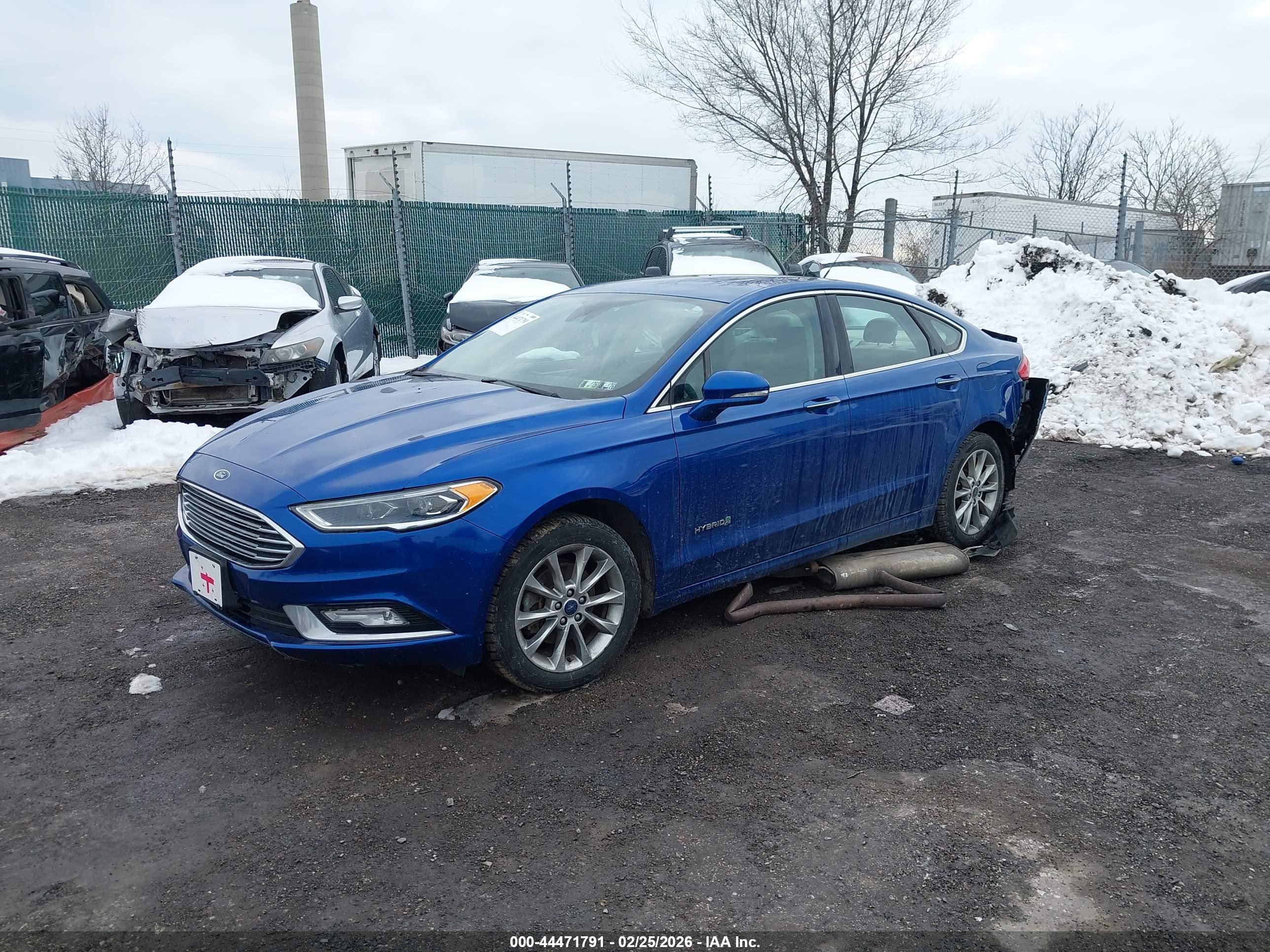 FORD FUSION image 2