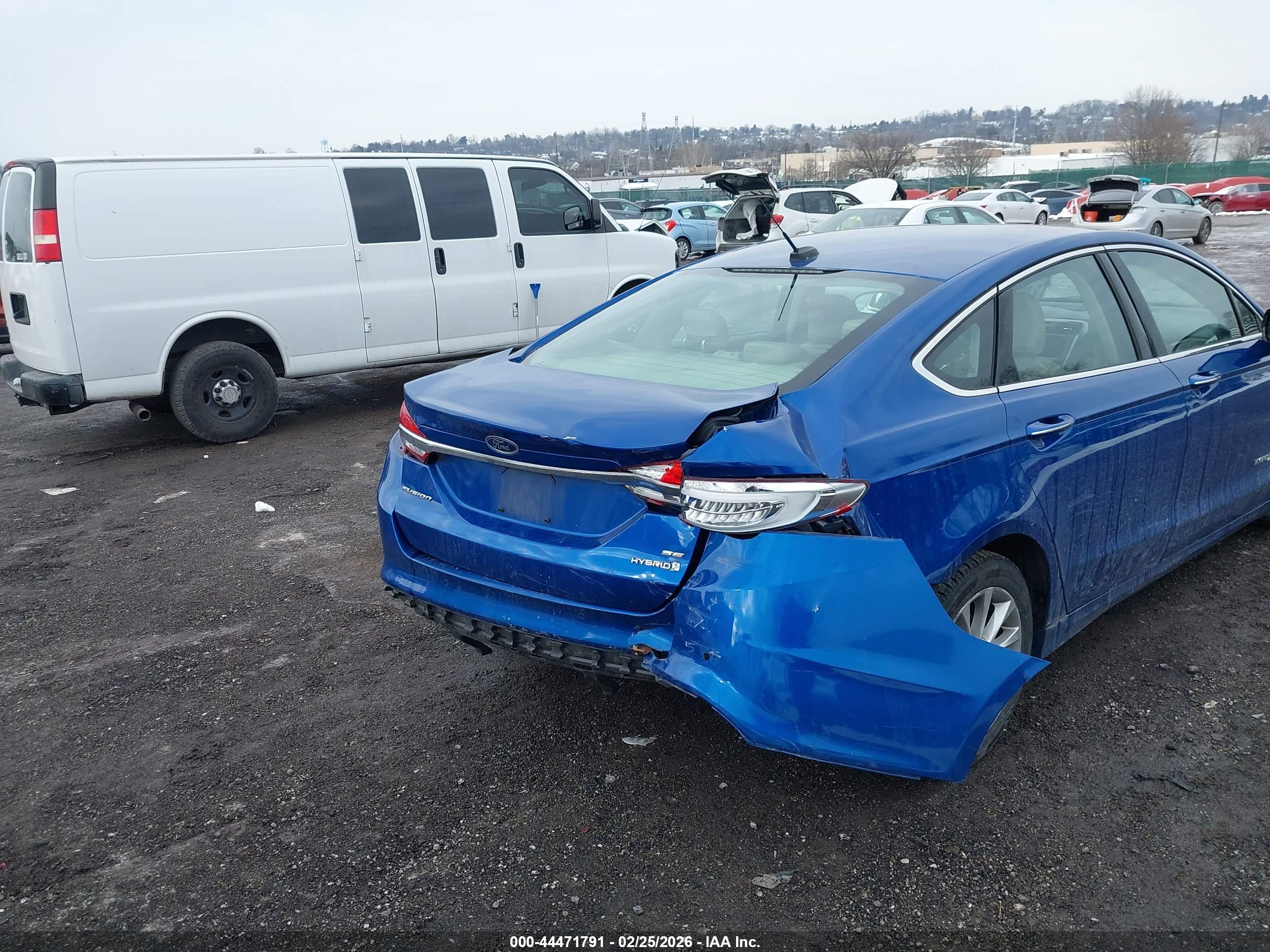 FORD FUSION image 6