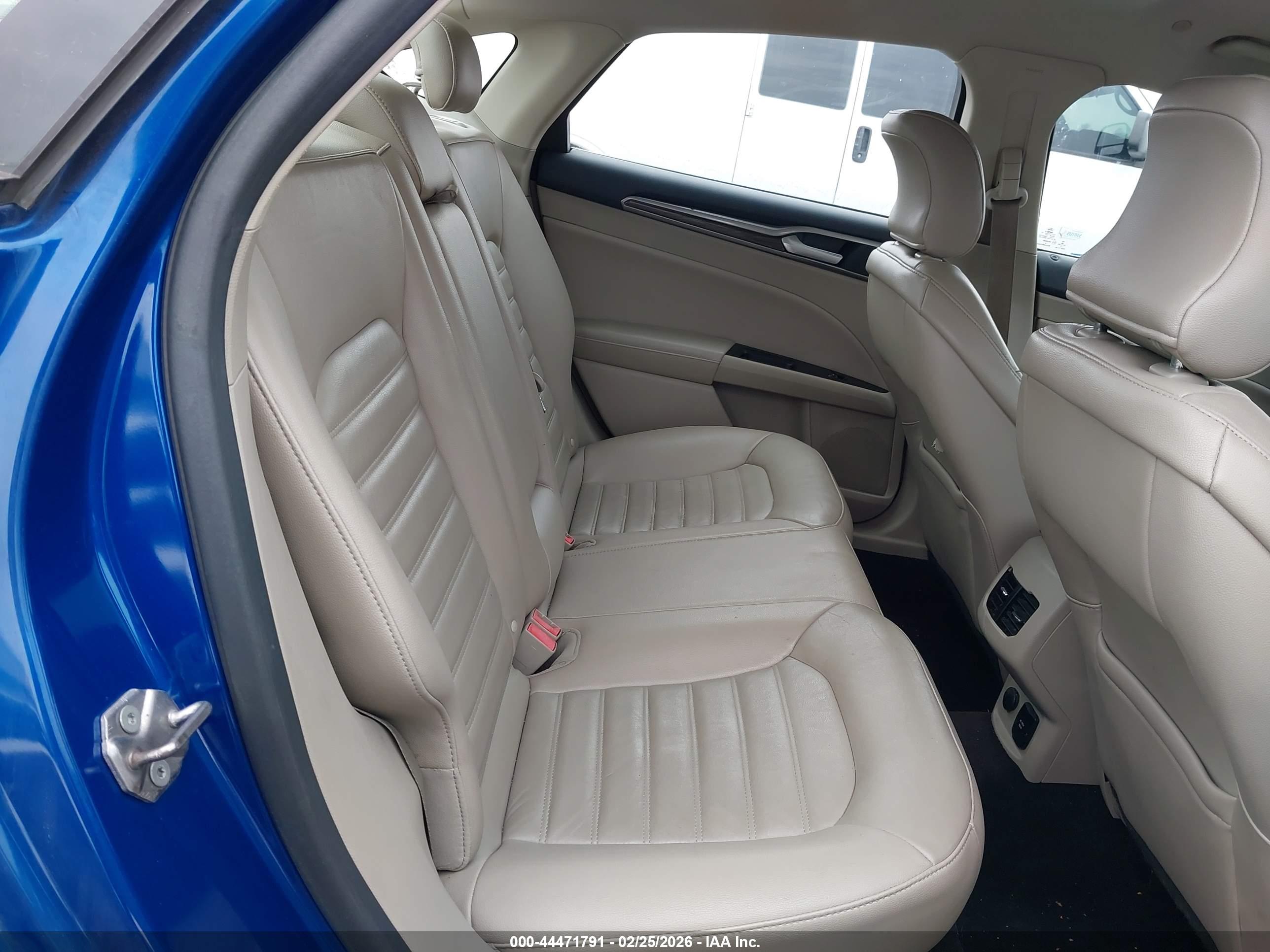 FORD FUSION image 8