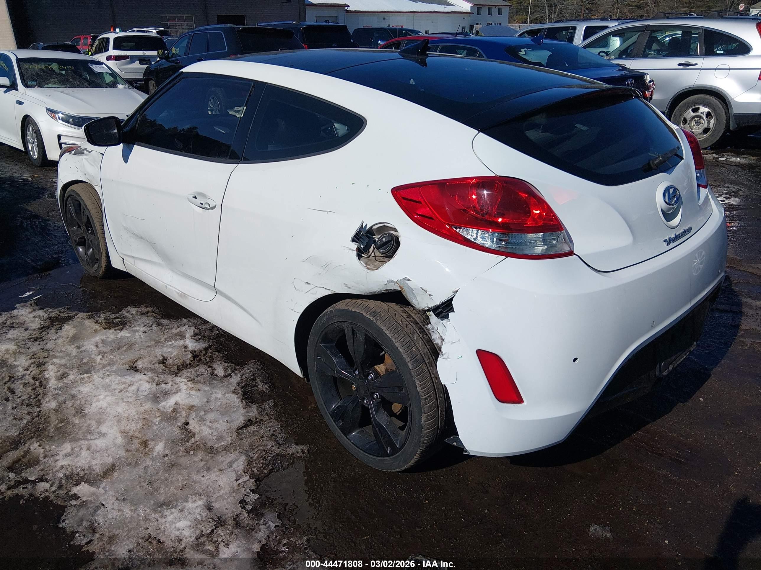 HYUNDAI VELOSTER image 3