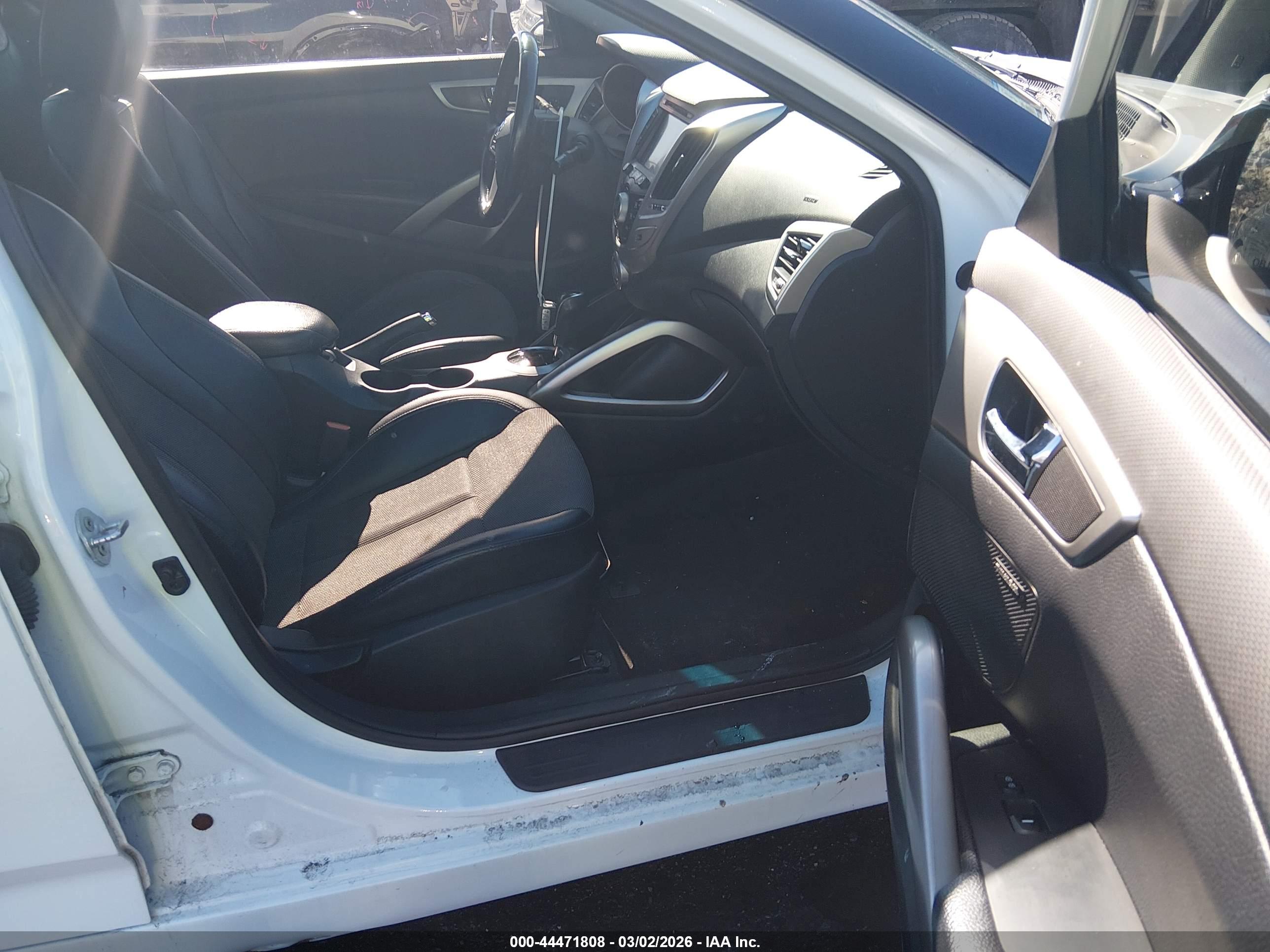 HYUNDAI VELOSTER image 5