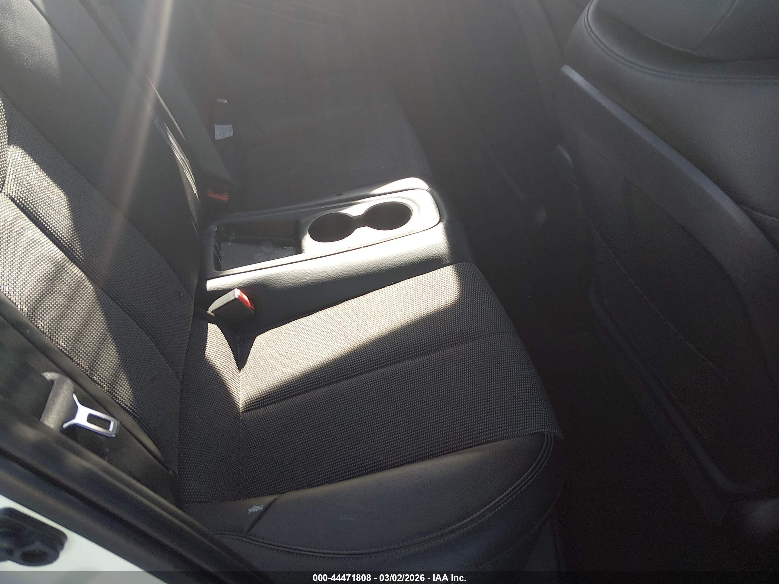 HYUNDAI VELOSTER image 8