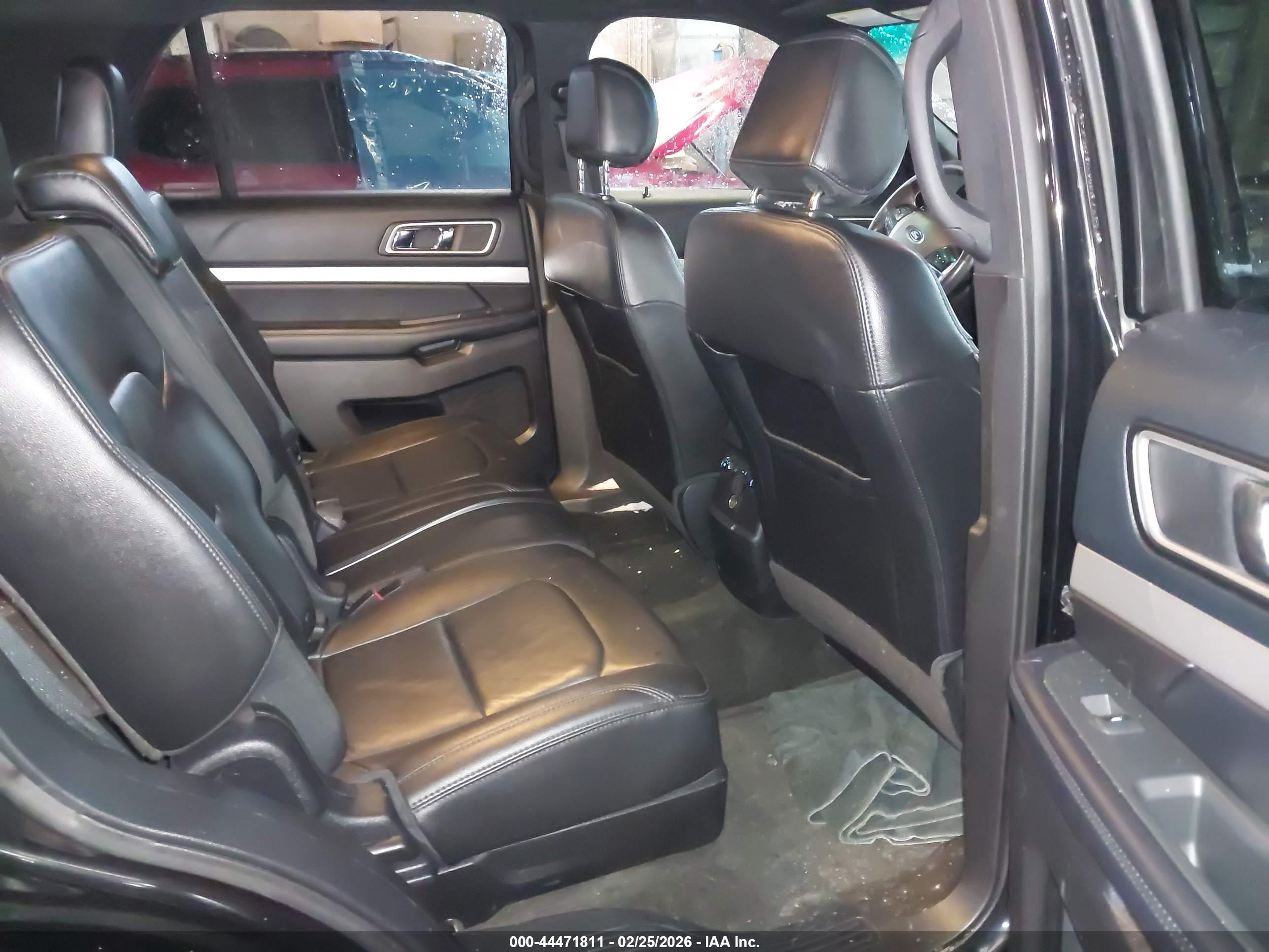 FORD EXPLORER image 8