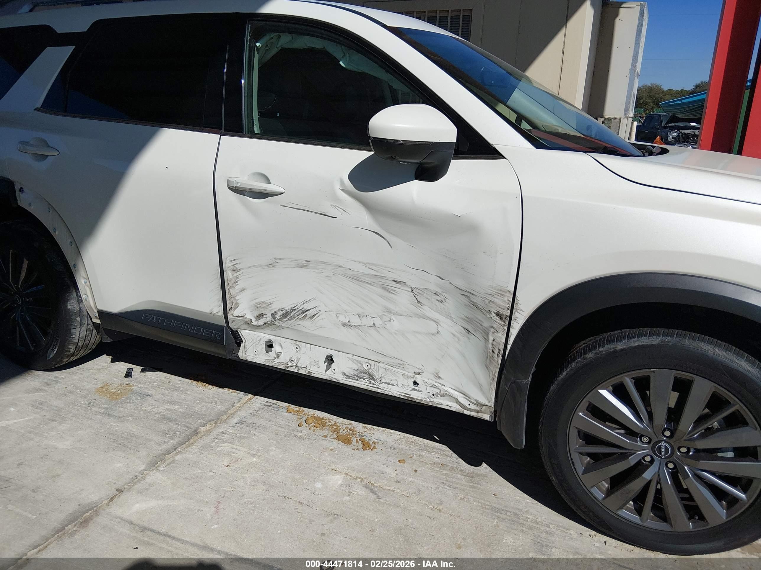 NISSAN PATHFINDER image 6
