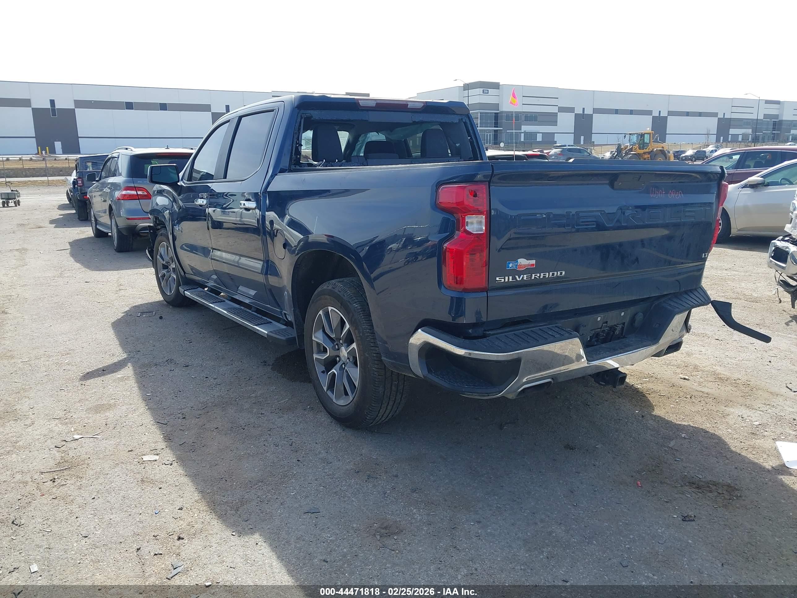 CHEVROLET SILVERADO image 3