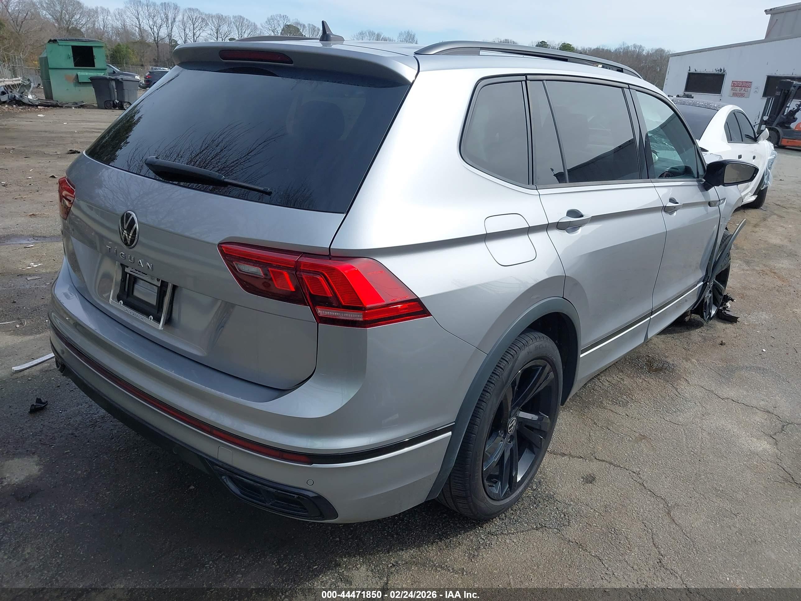 VOLKSWAGEN TIGUAN image 4