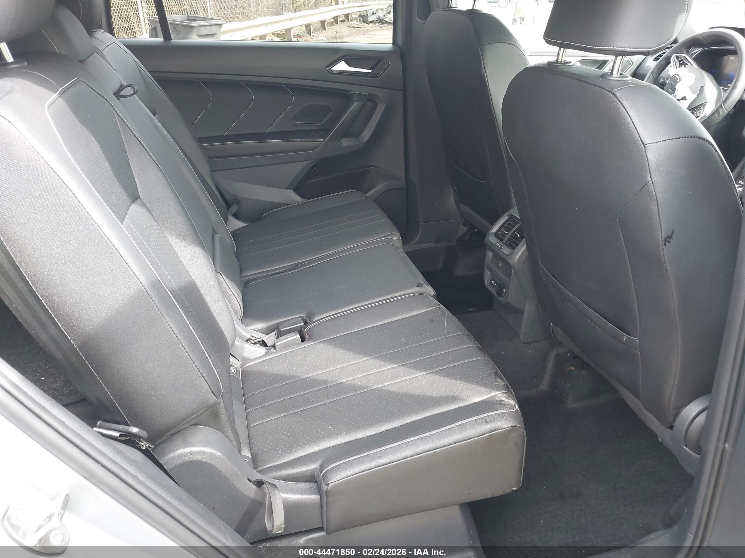 VOLKSWAGEN TIGUAN image 8