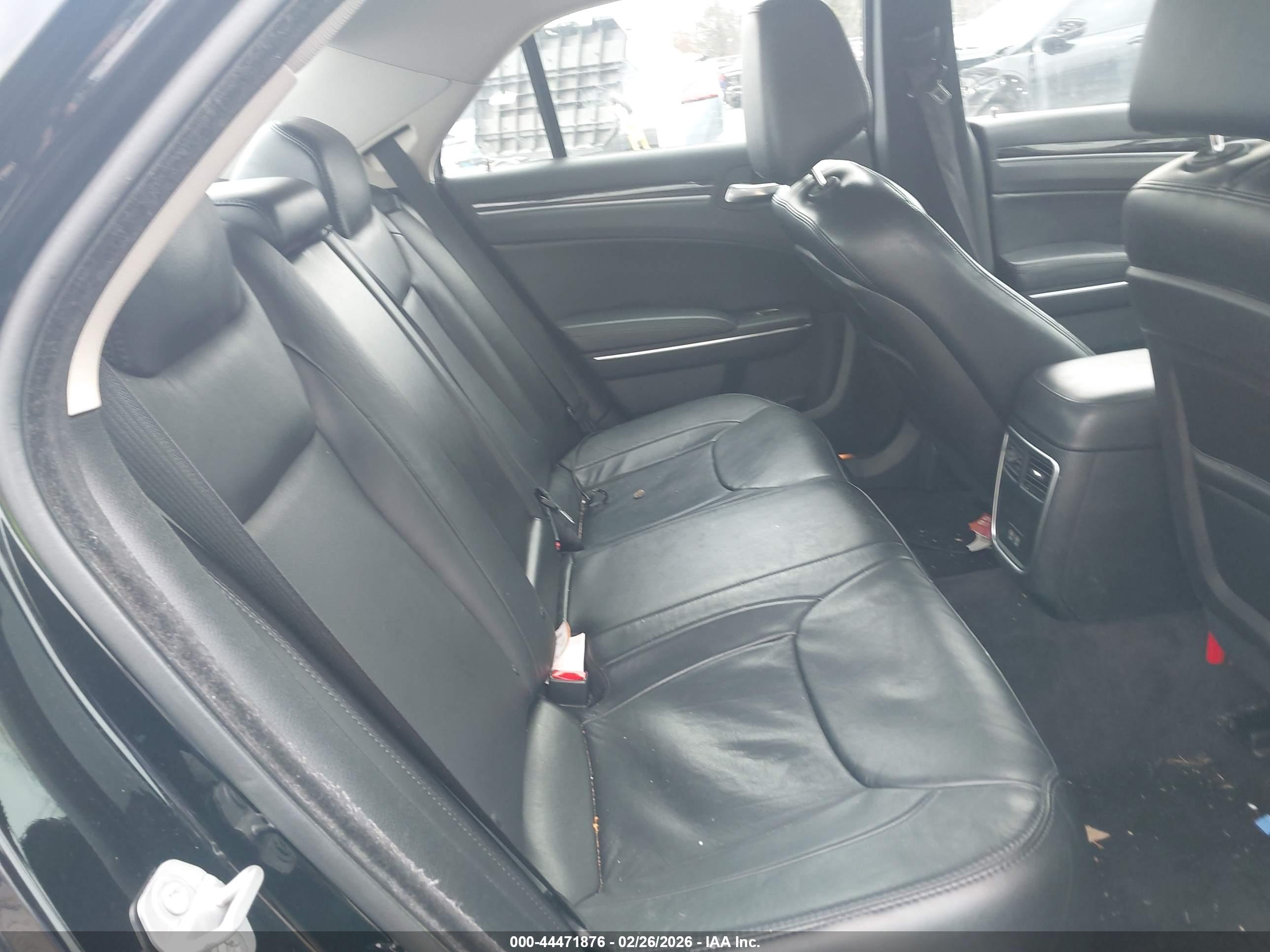 CHRYSLER 300 image 8
