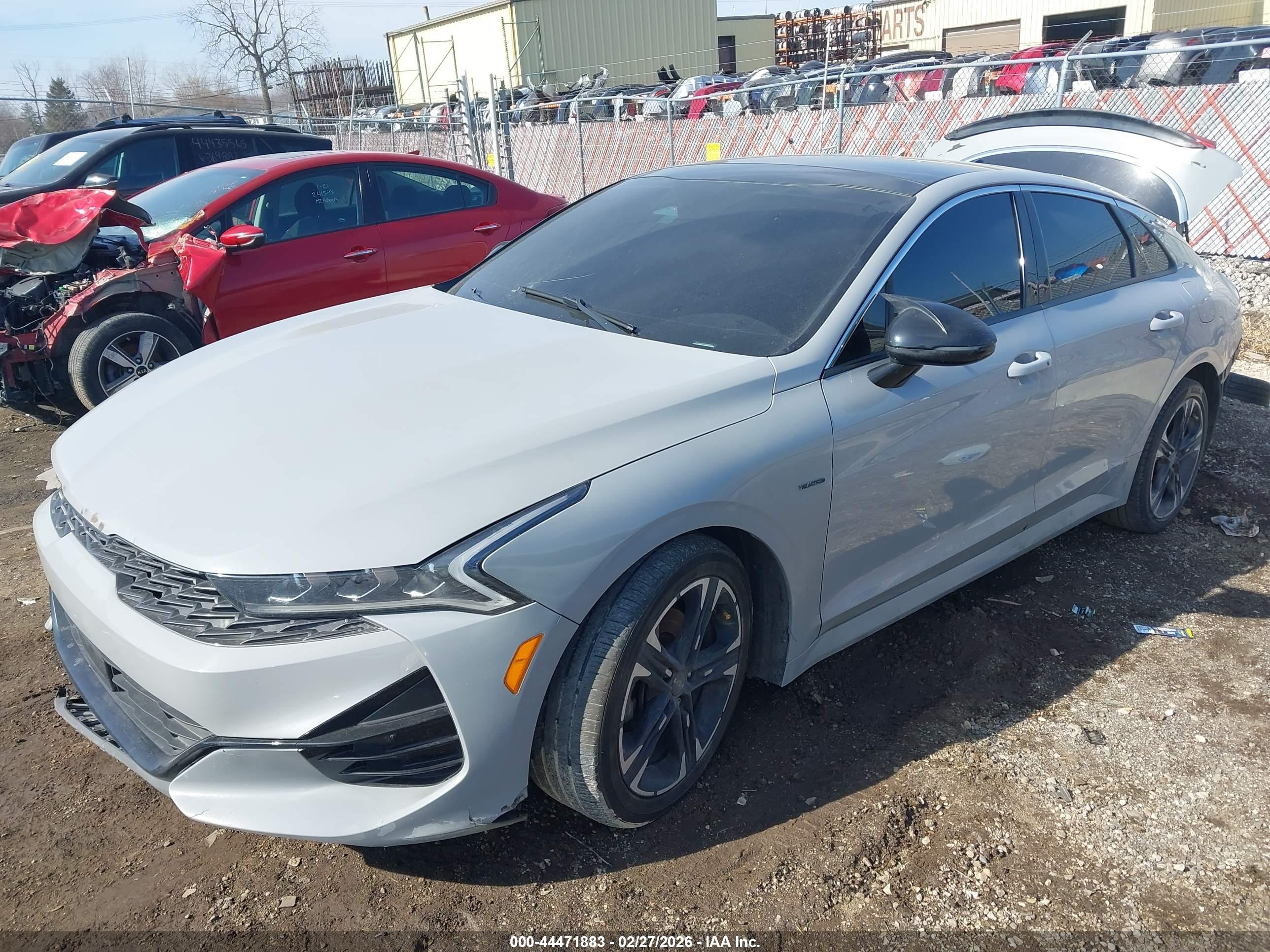 KIA K5 image 2