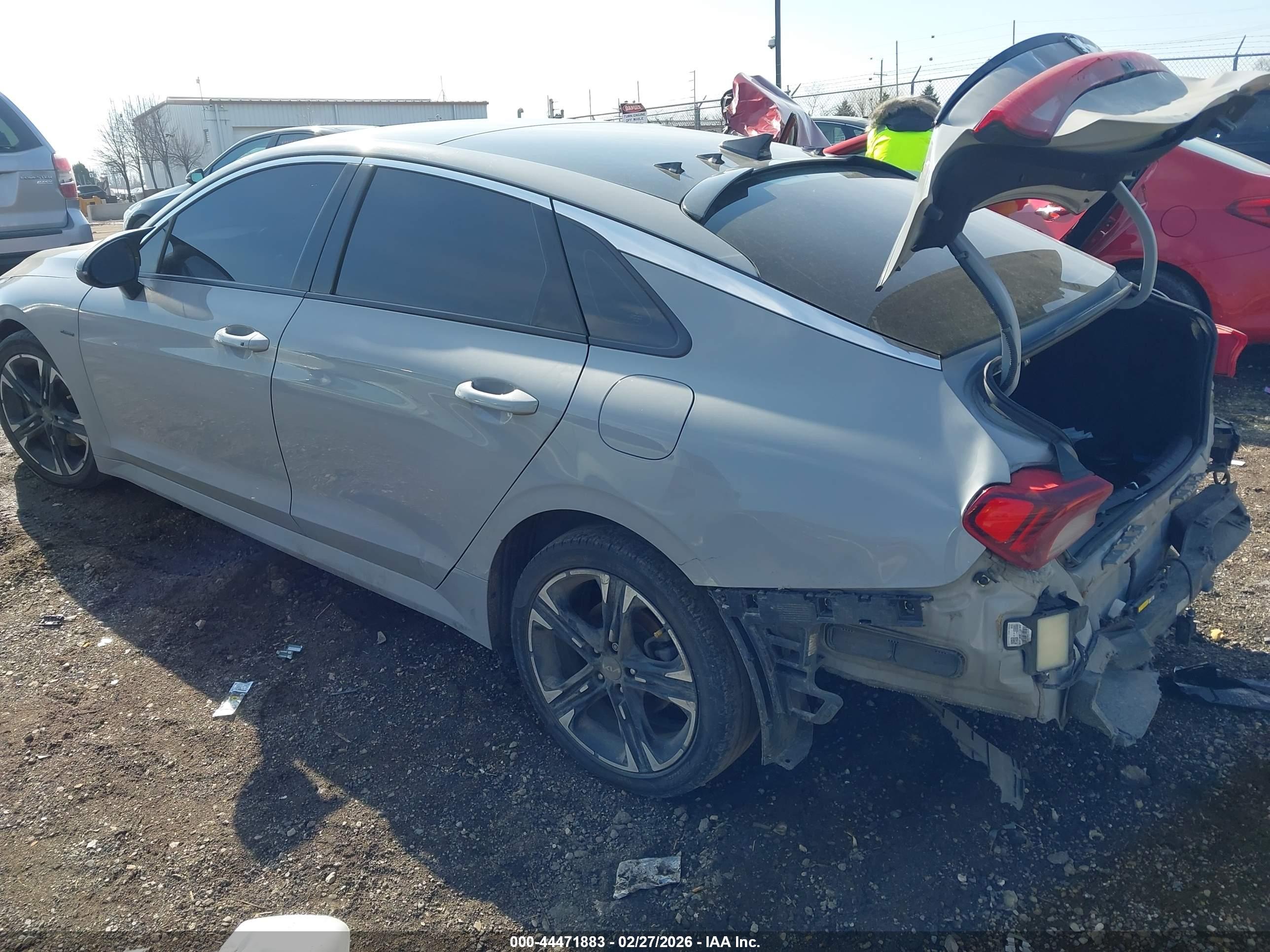 KIA K5 image 3