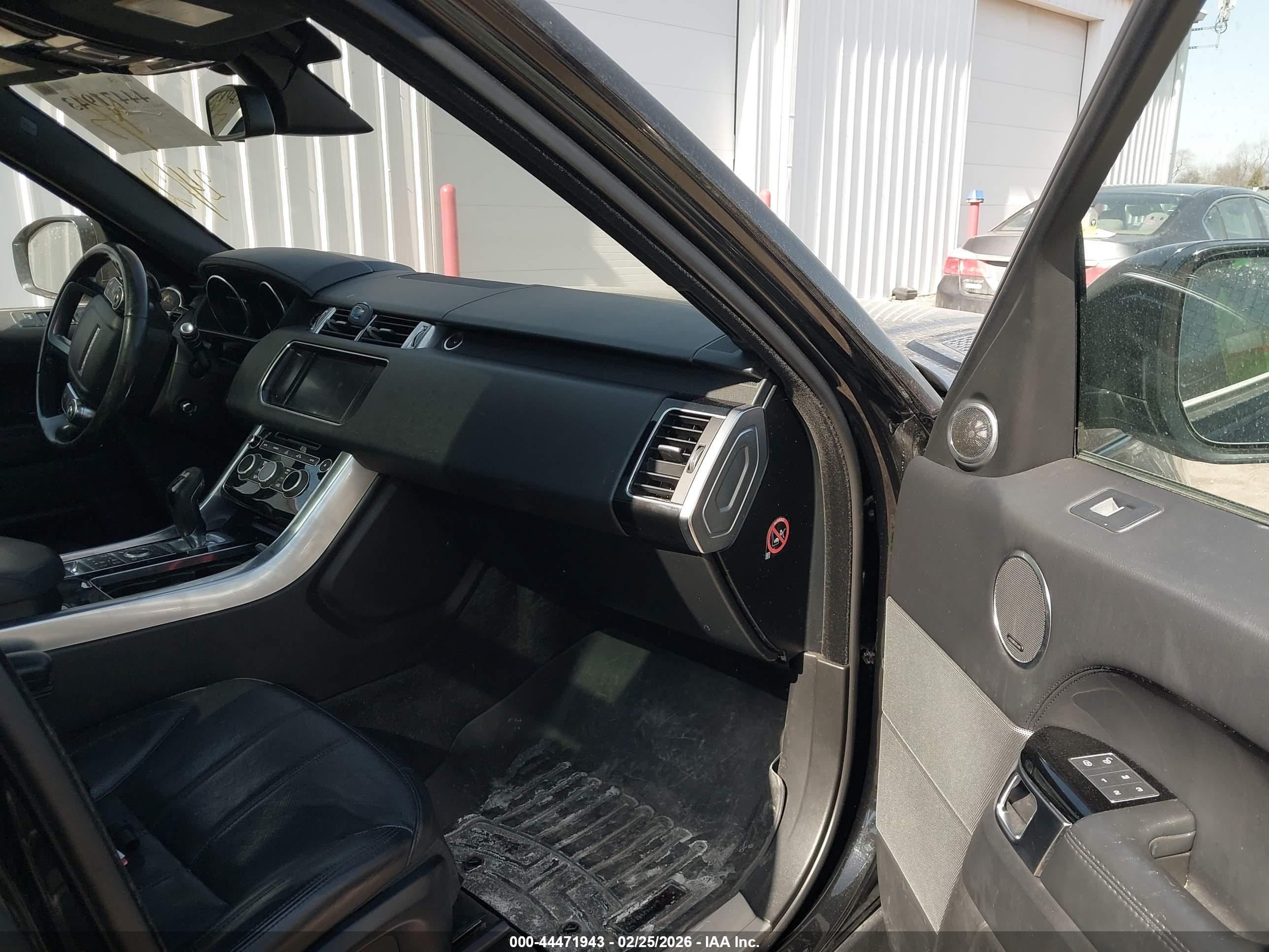 LAND ROVER image 5