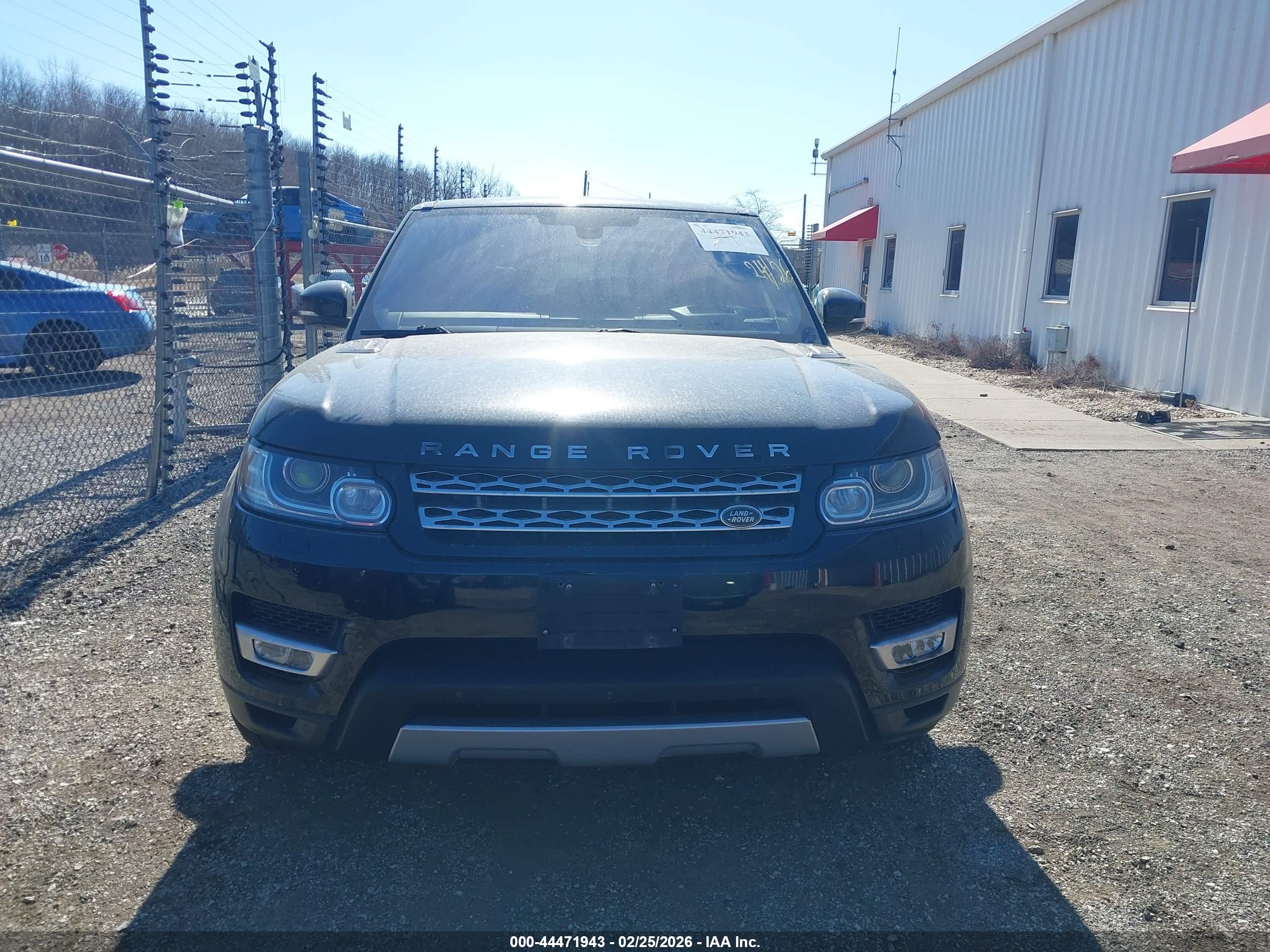 LAND ROVER image 6