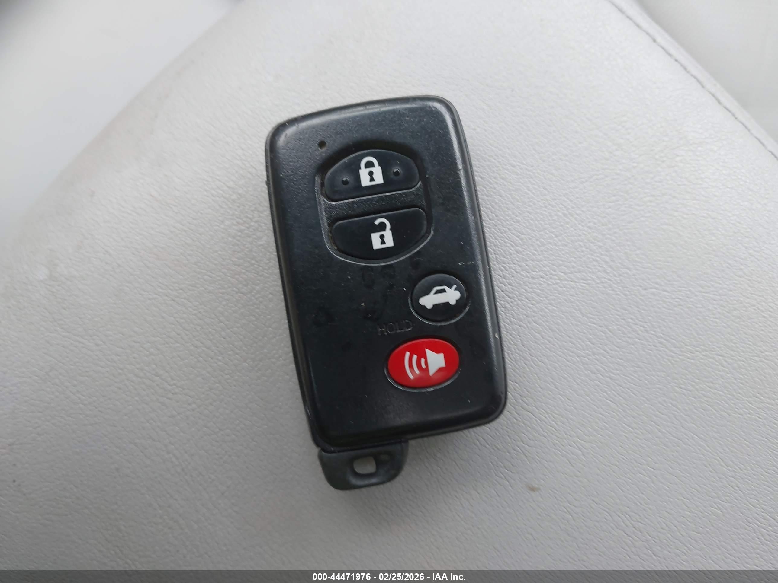 TOYOTA AVALON image 11