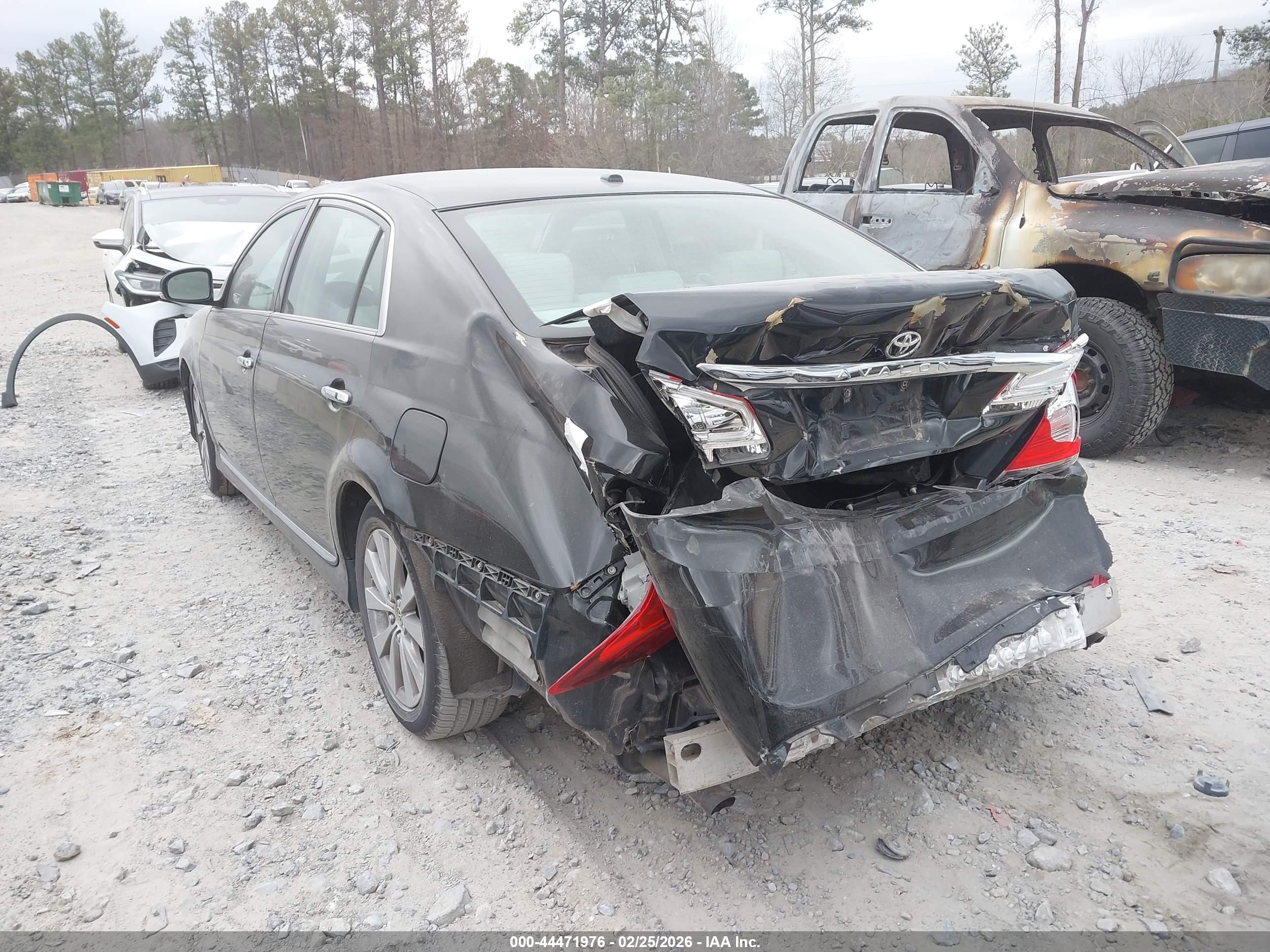 TOYOTA AVALON image 3