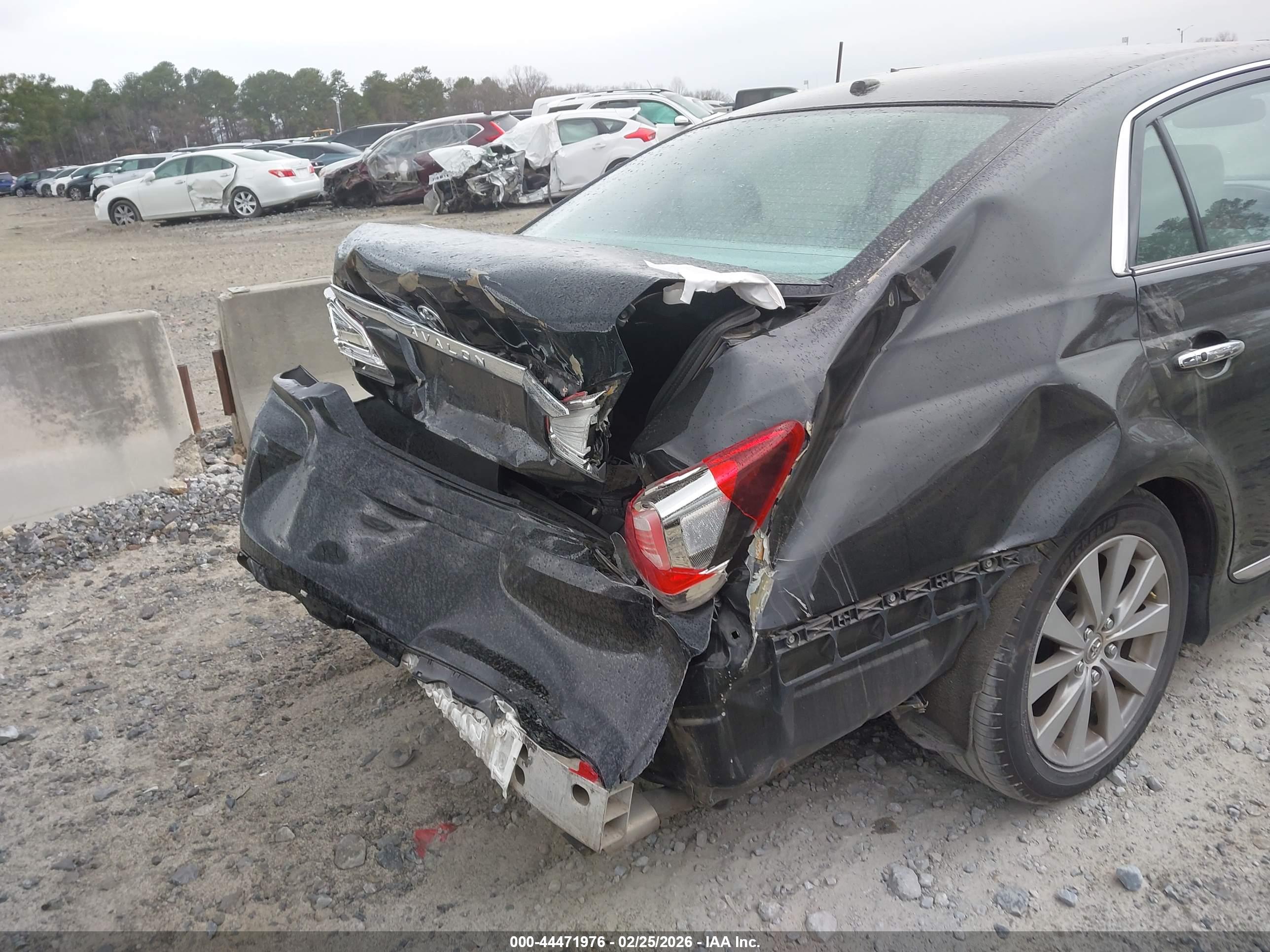TOYOTA AVALON image 6
