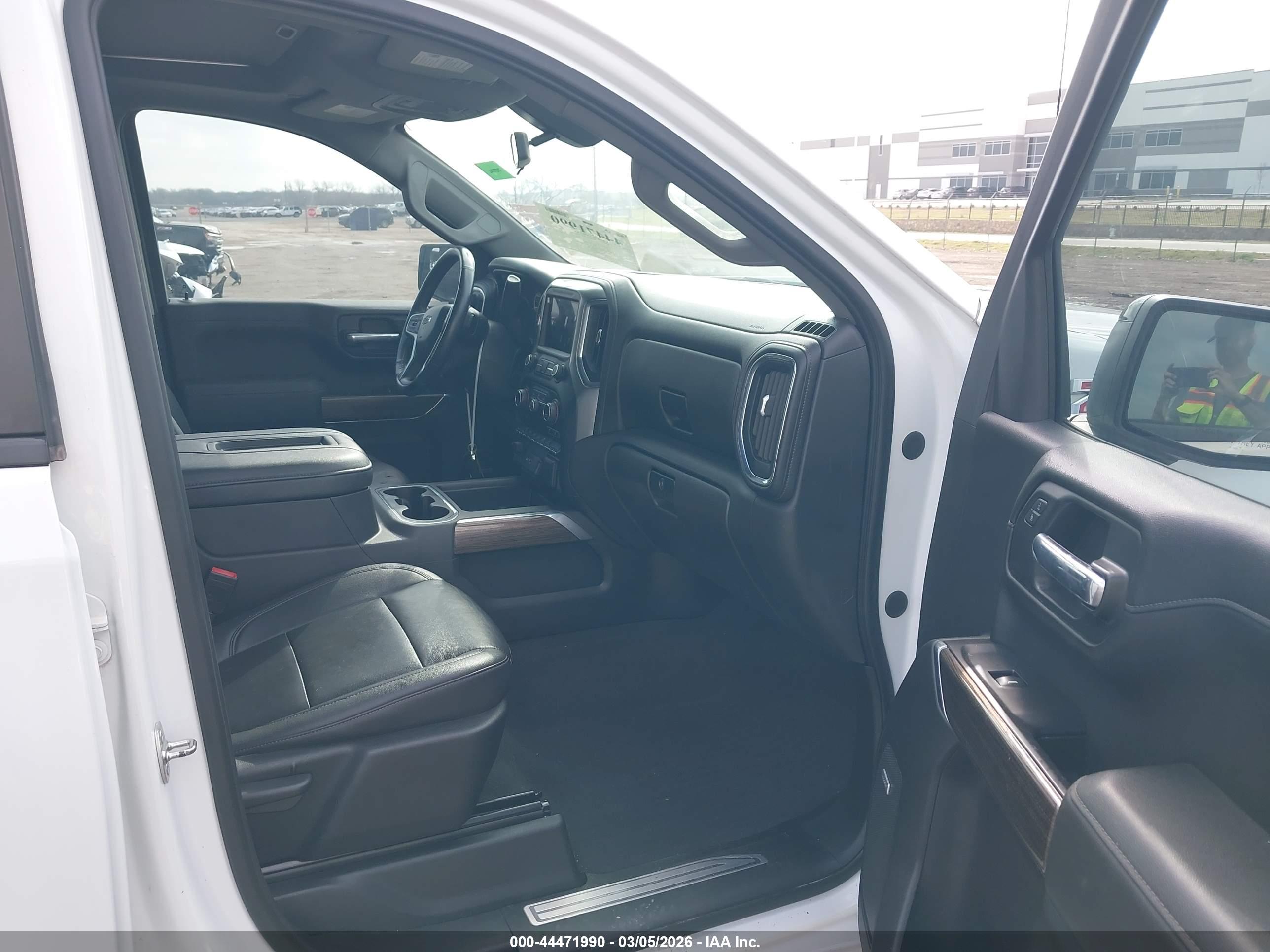 CHEVROLET SILVERADO image 5