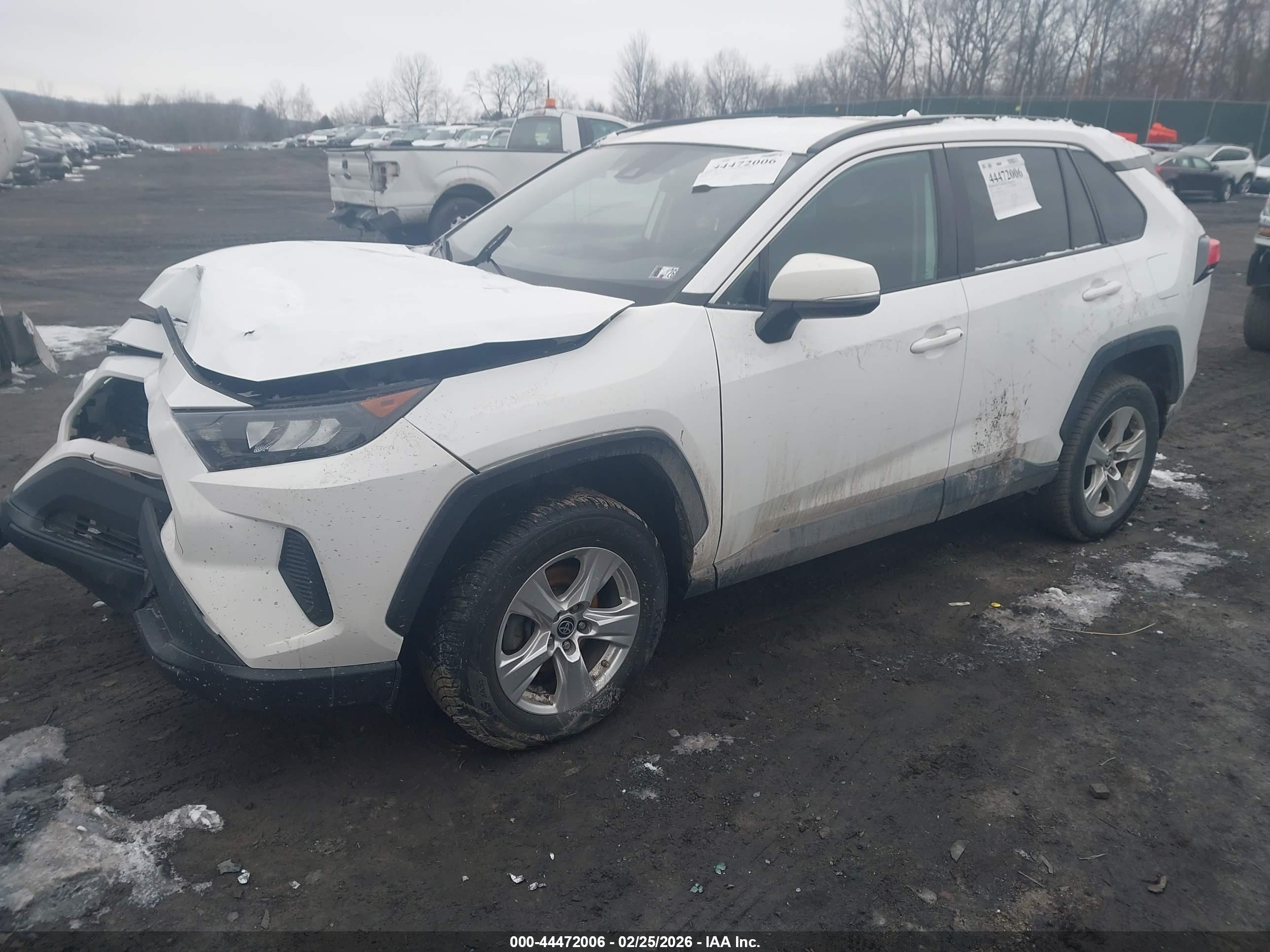 TOYOTA RAV4 image 2