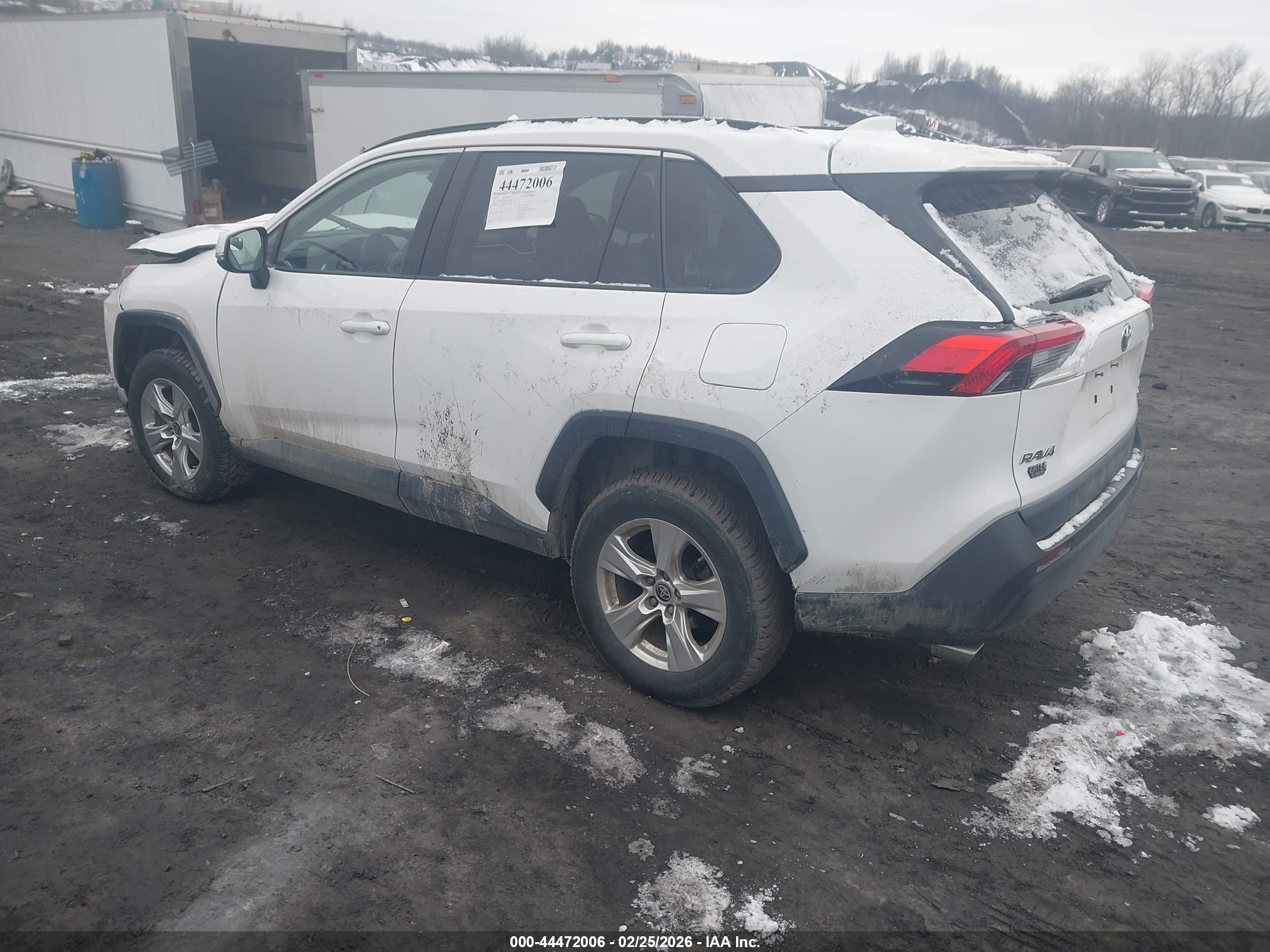 TOYOTA RAV4 image 3