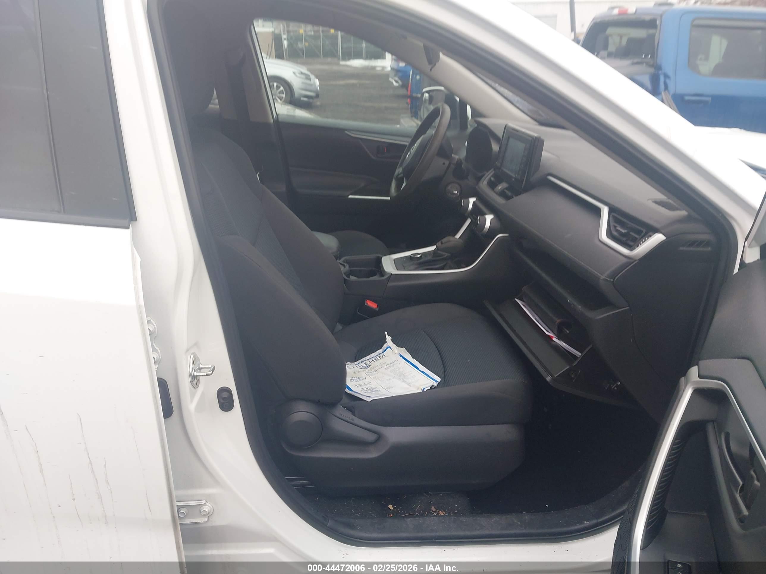 TOYOTA RAV4 image 5