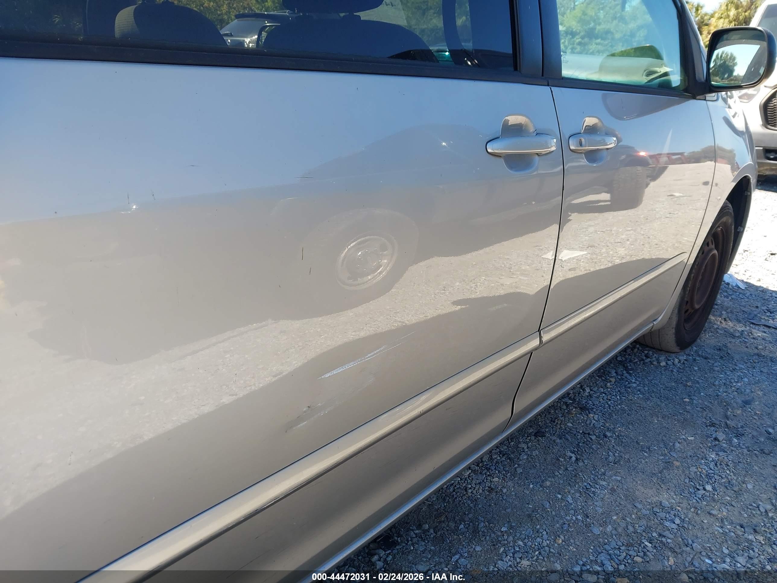 TOYOTA SIENNA image 6