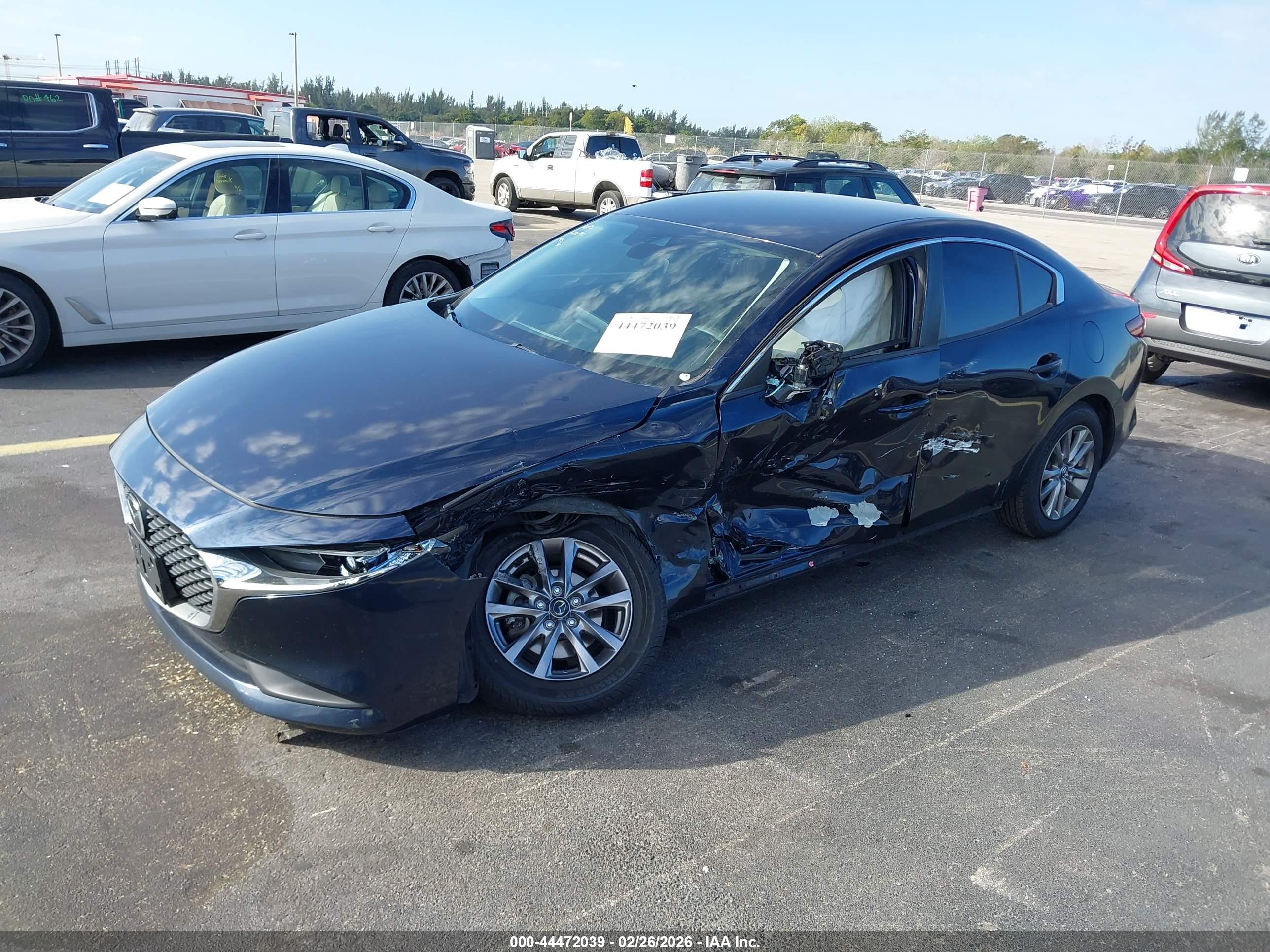 MAZDA MAZDA3 image 2