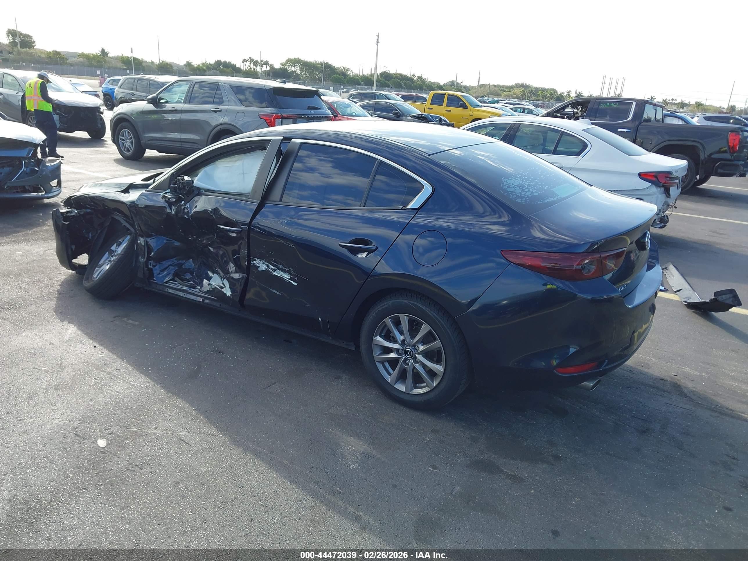 MAZDA MAZDA3 image 3