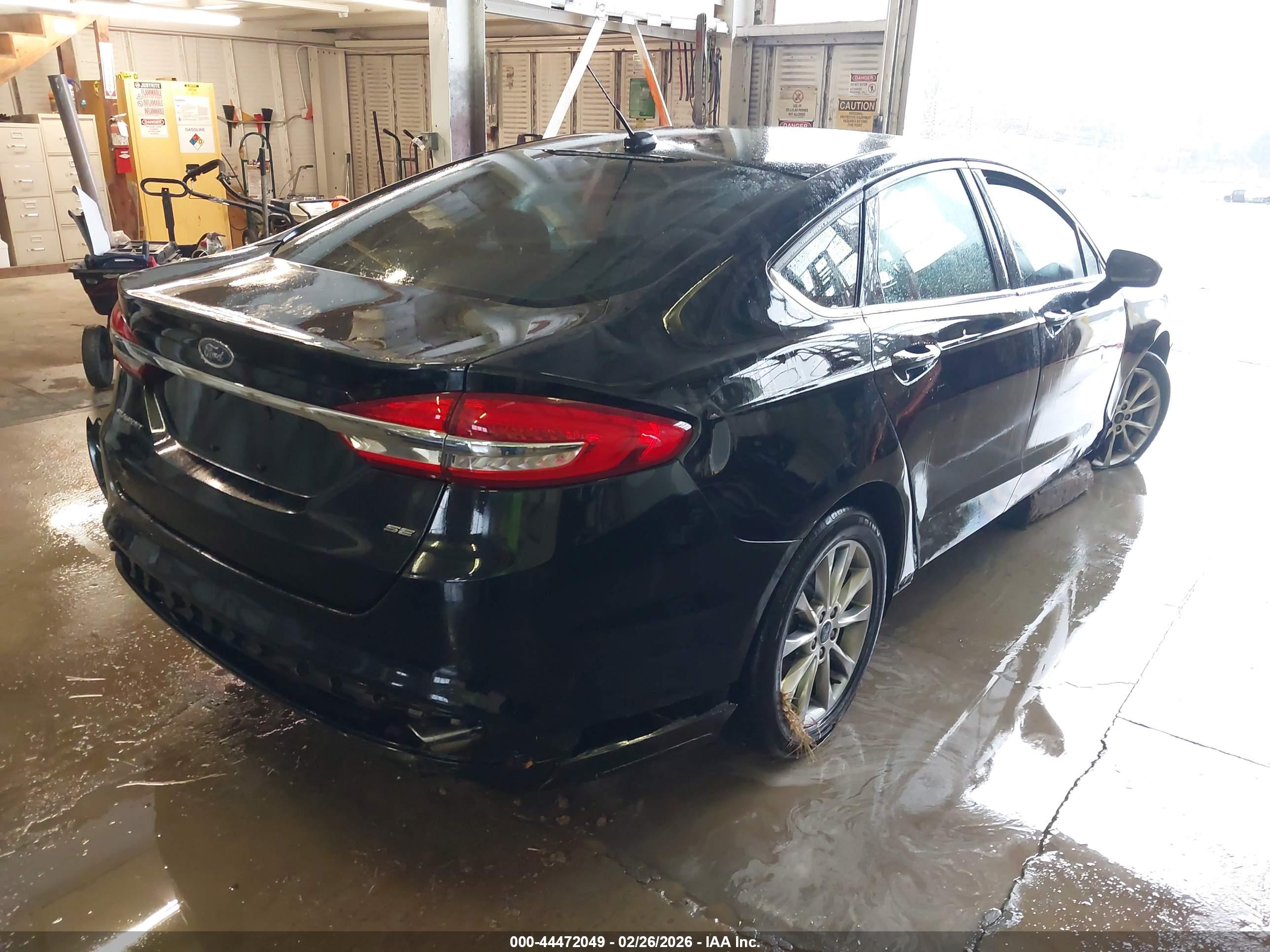 FORD FUSION image 4
