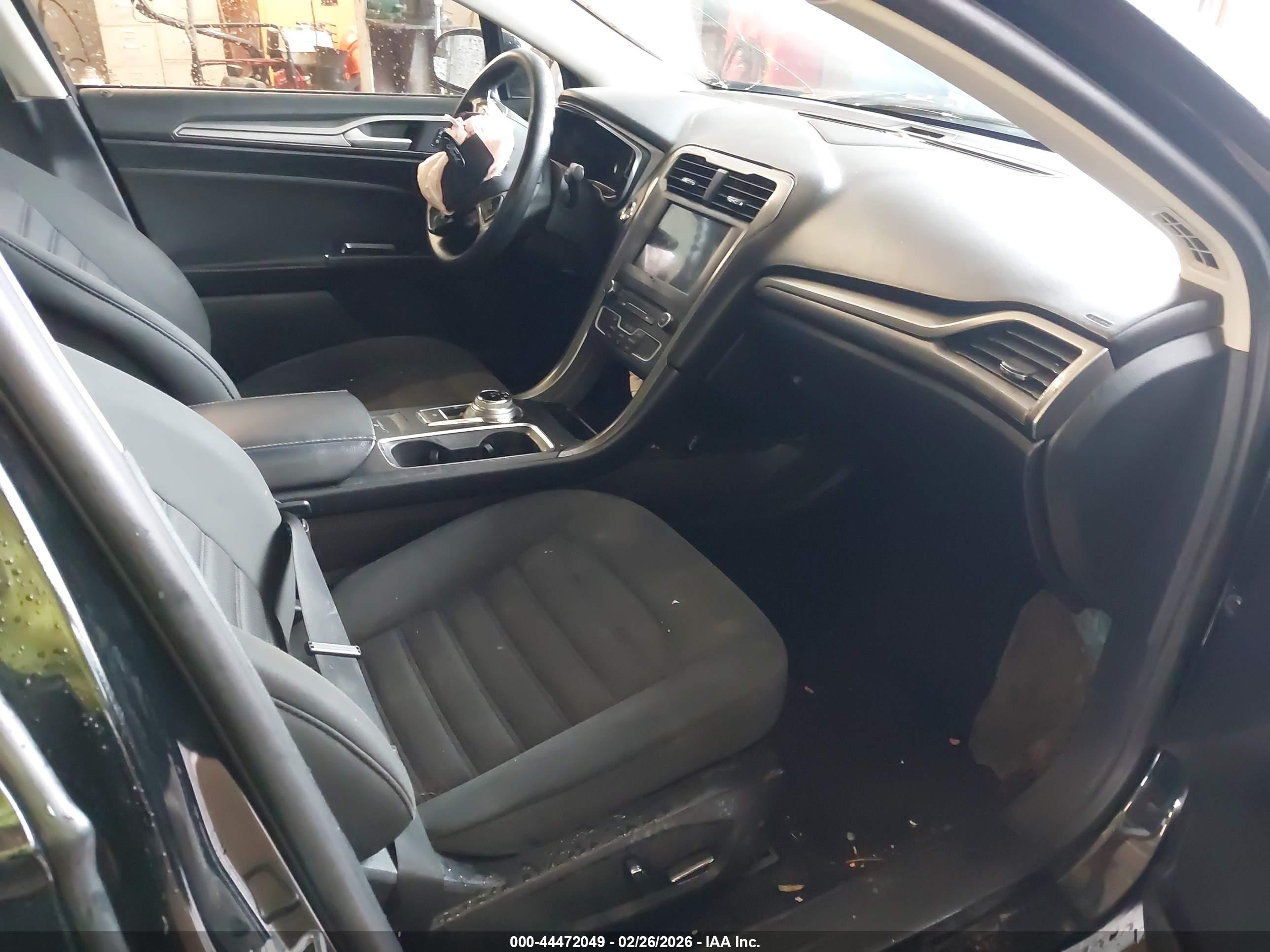 FORD FUSION image 5