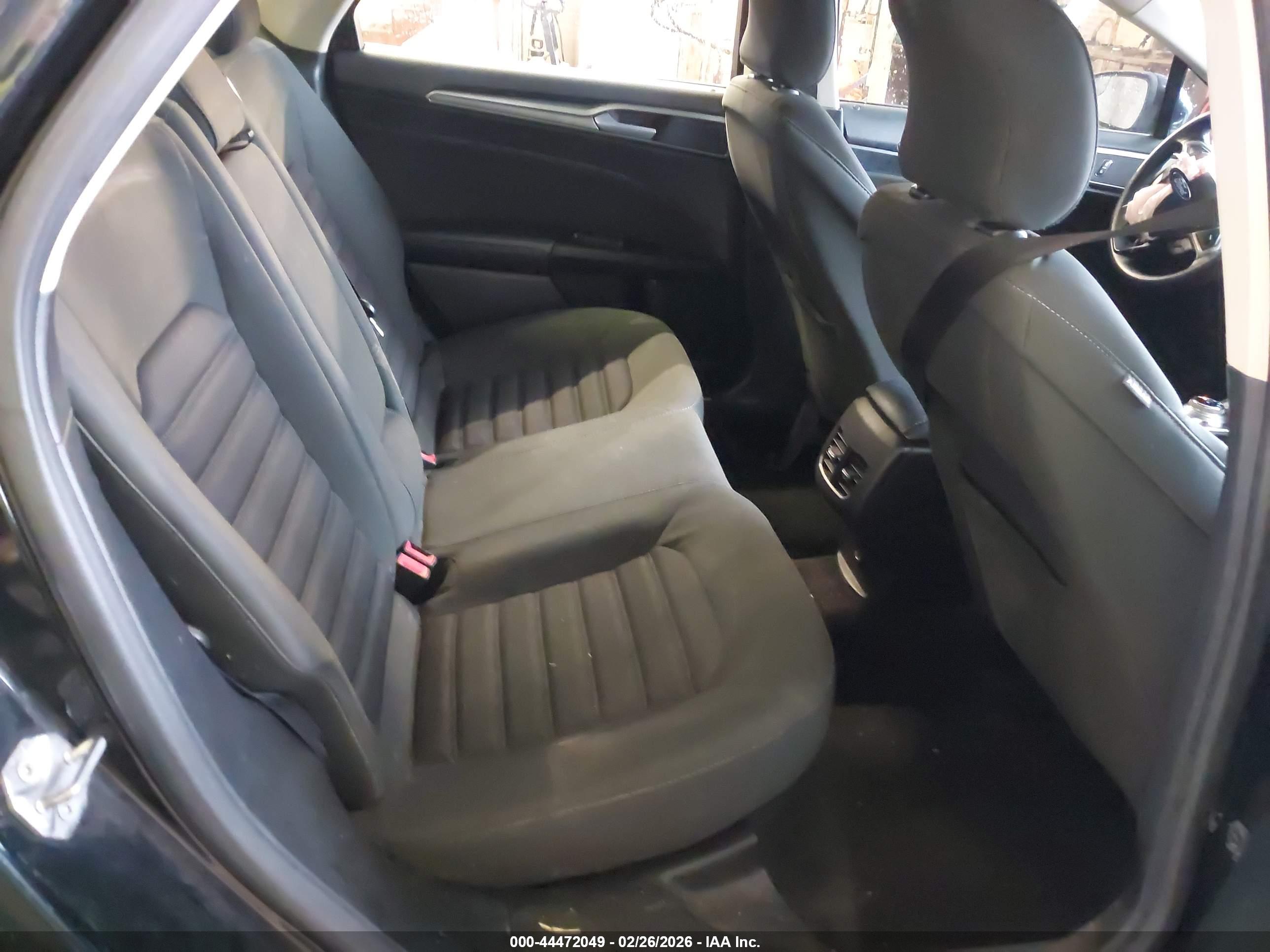FORD FUSION image 8