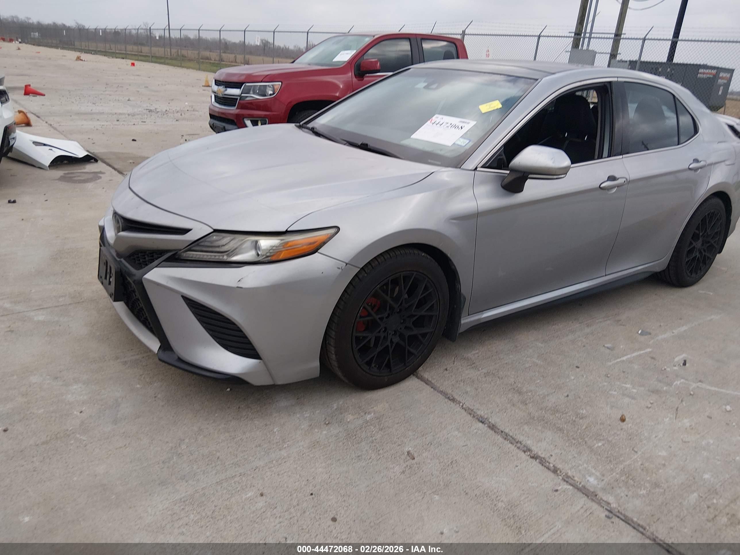 TOYOTA CAMRY image 2