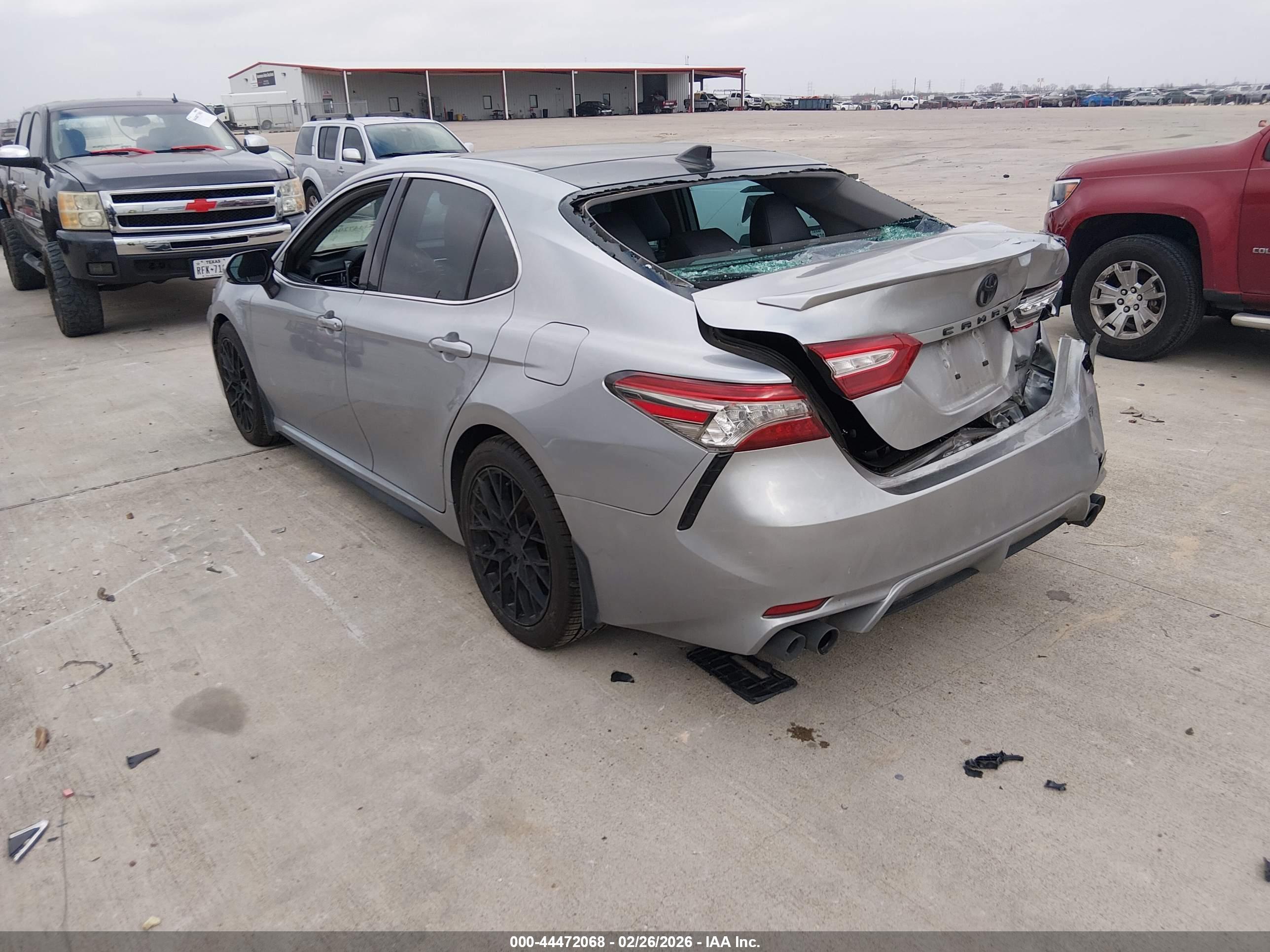 TOYOTA CAMRY image 3