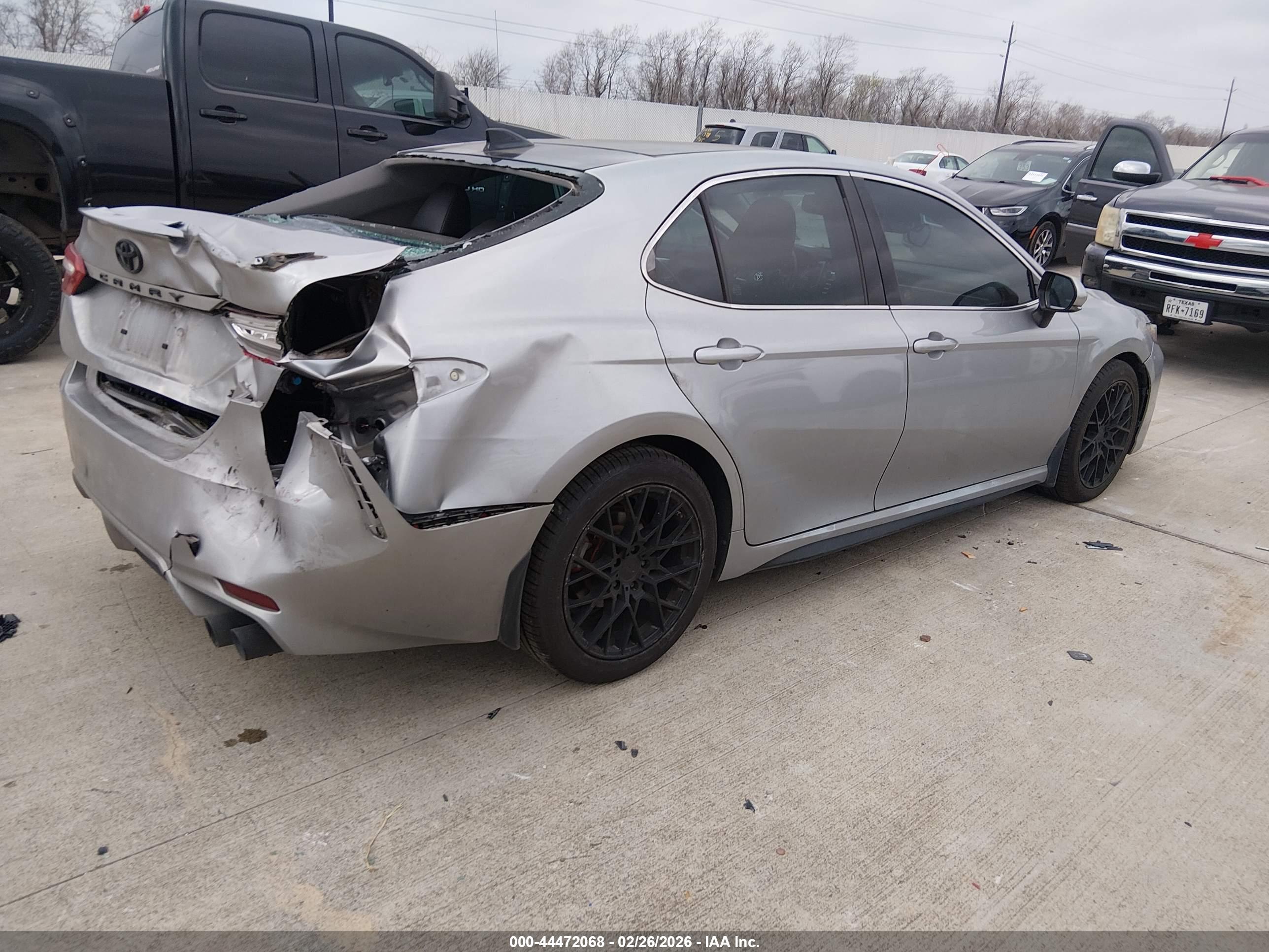 TOYOTA CAMRY image 4