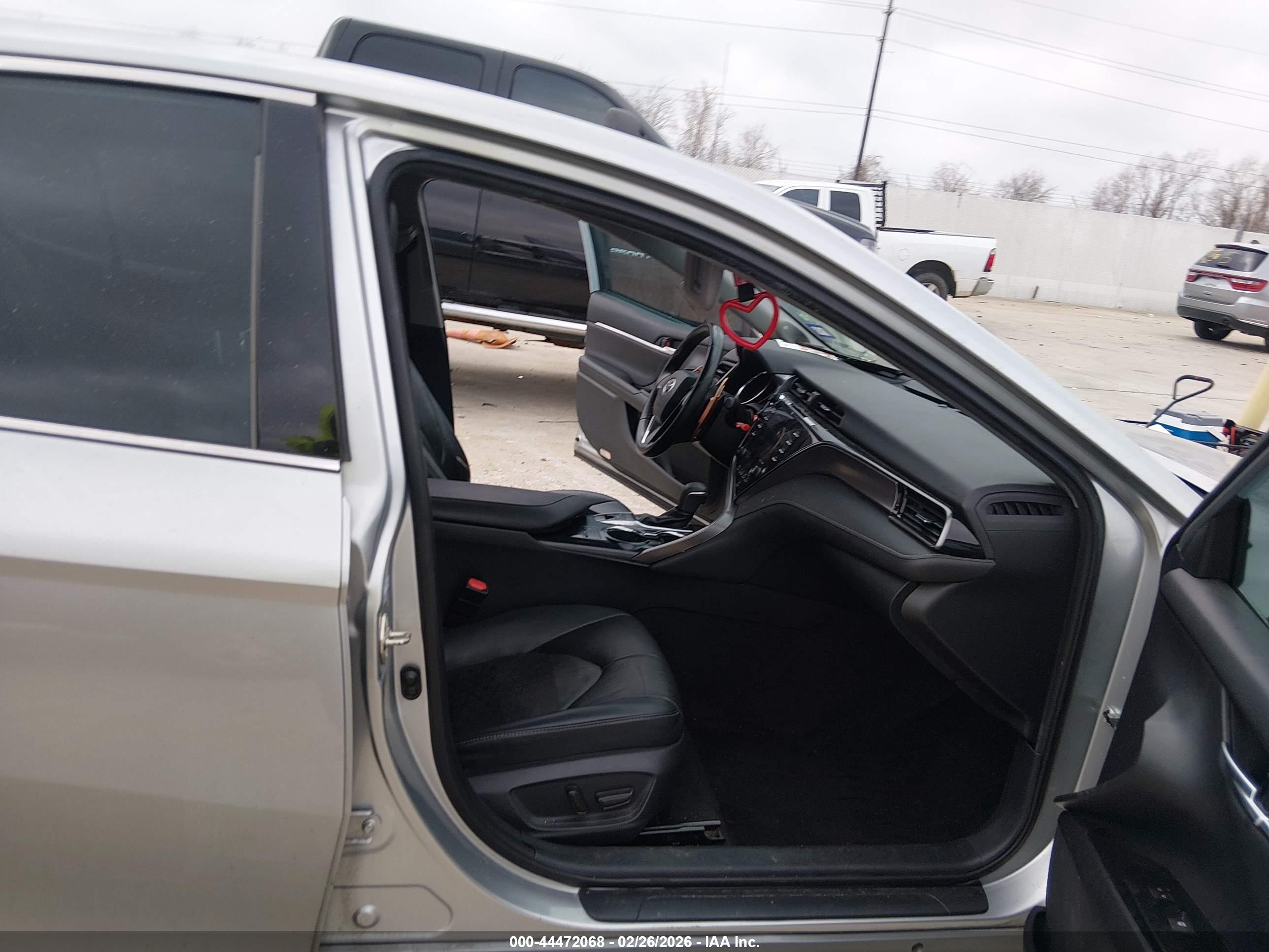 TOYOTA CAMRY image 5