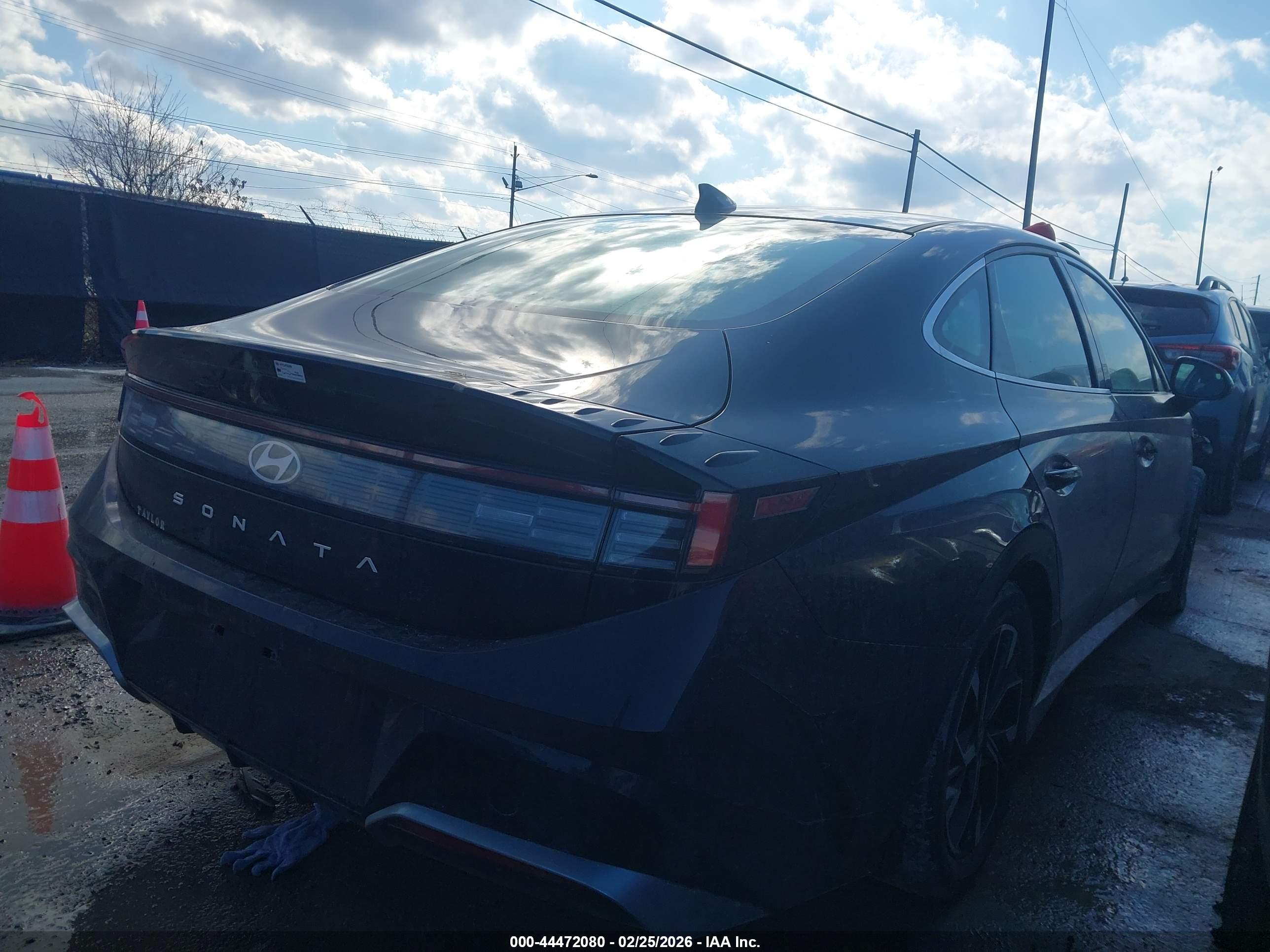 HYUNDAI SONATA image 4