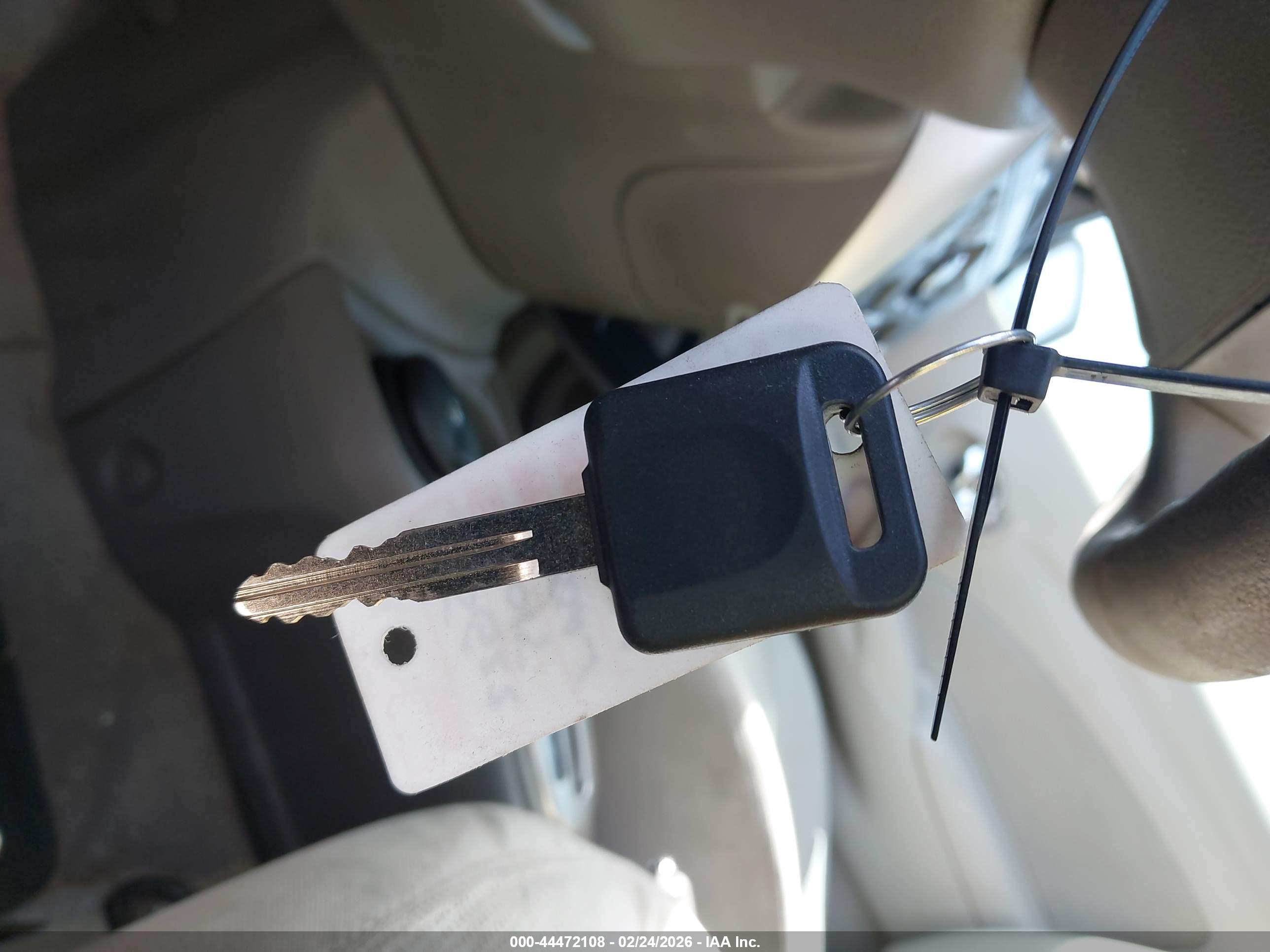 NISSAN VERSA image 11