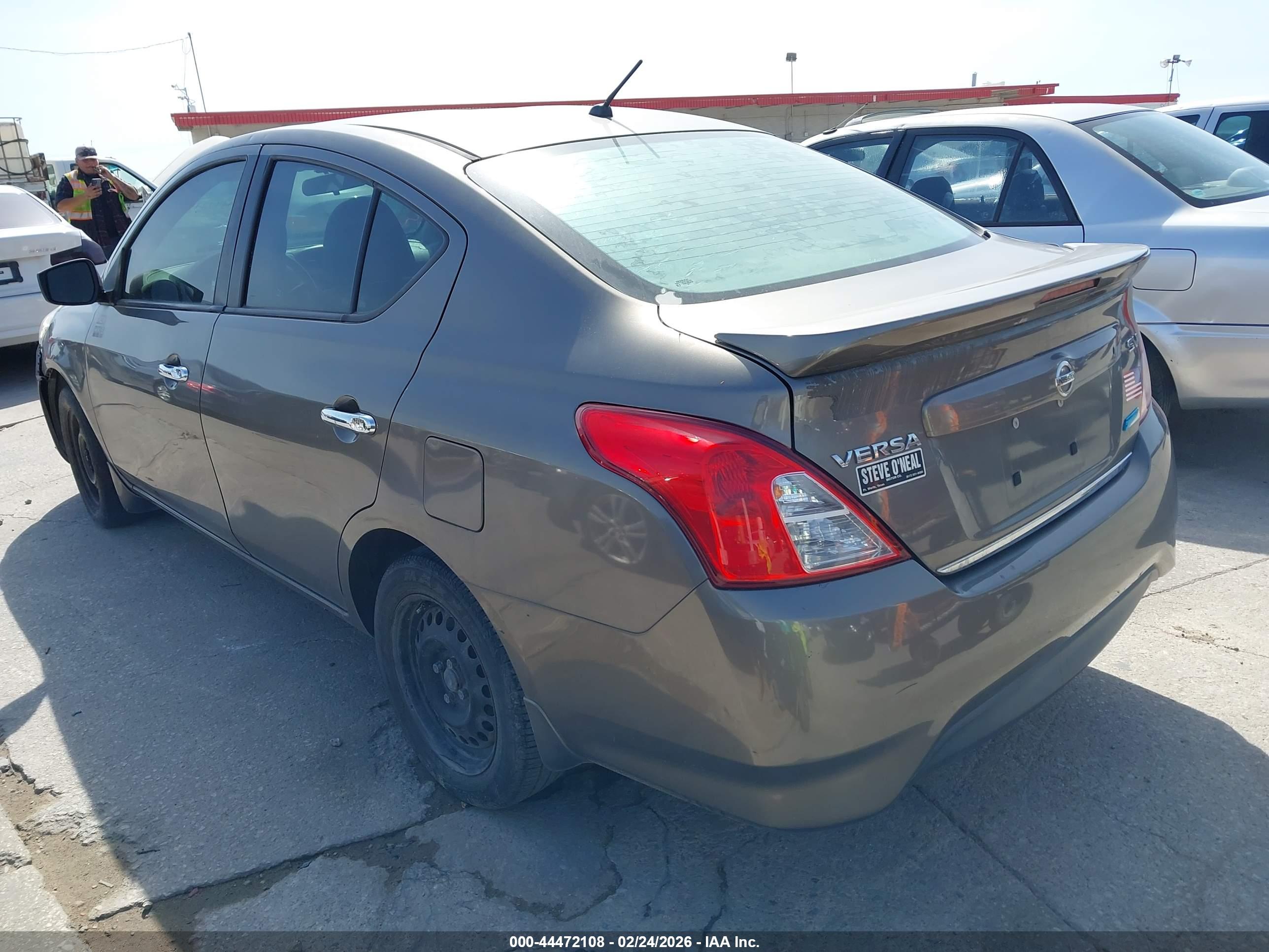 NISSAN VERSA image 3