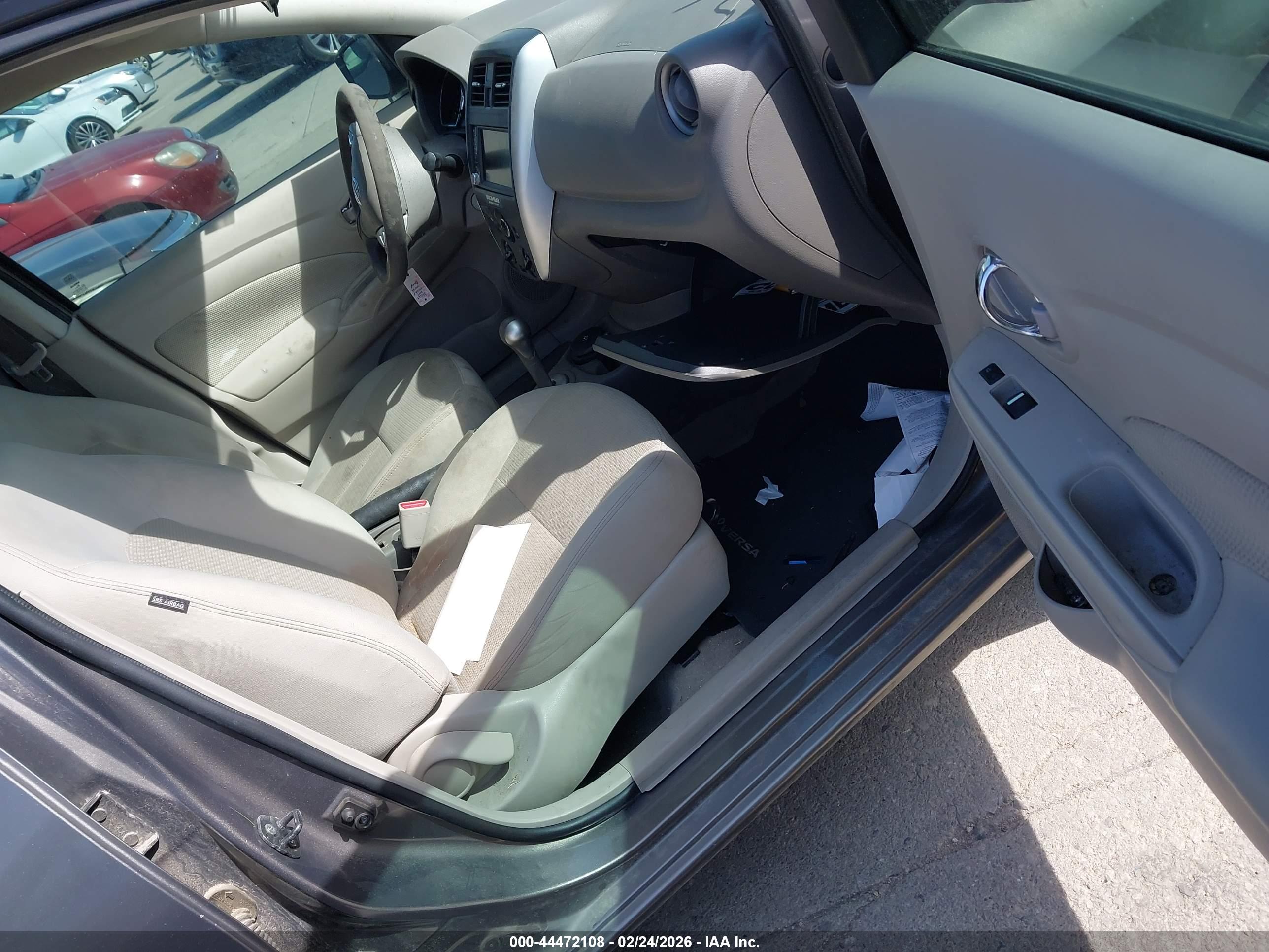 NISSAN VERSA image 5